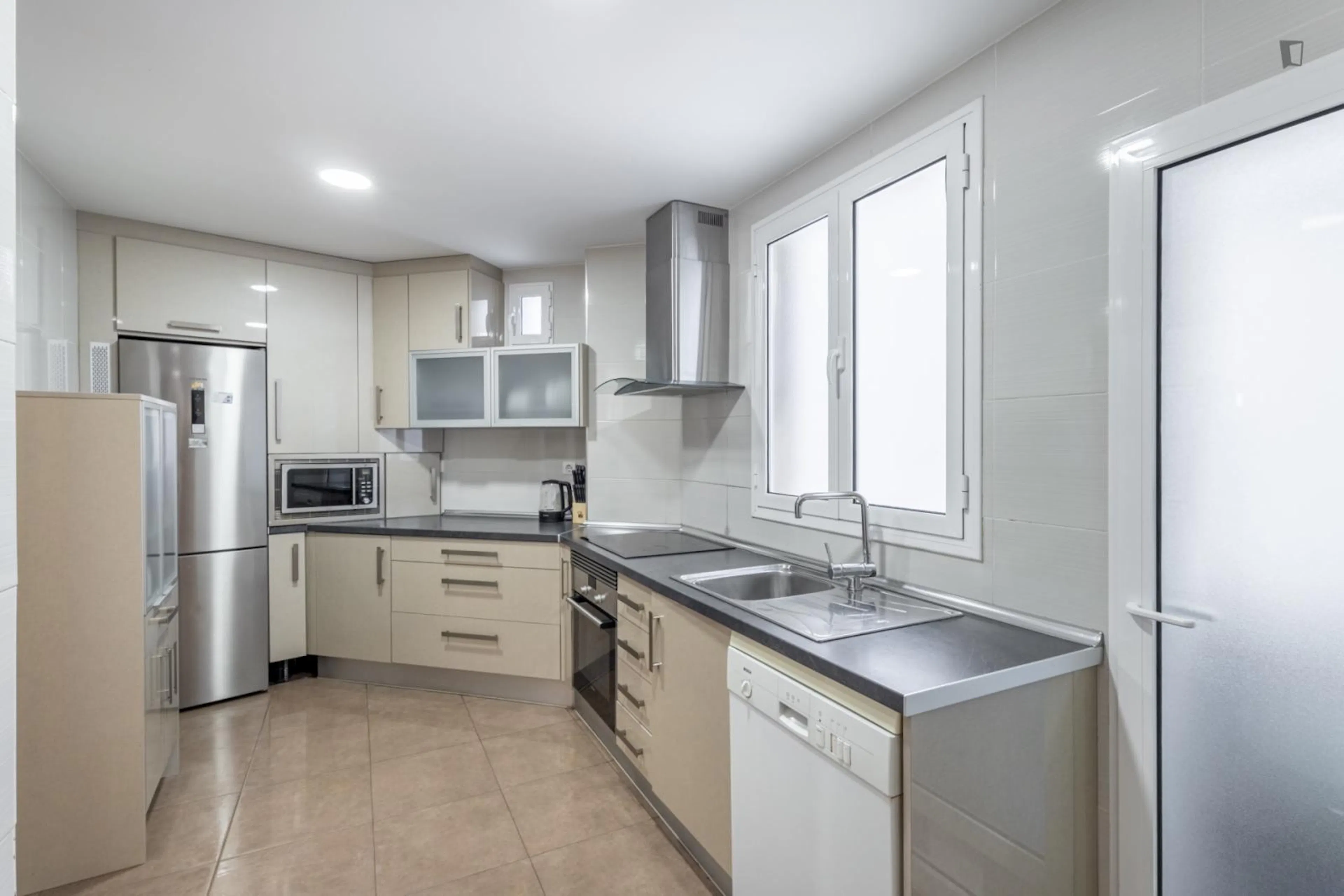 6 Bedroom Apartment KITCHEN 4