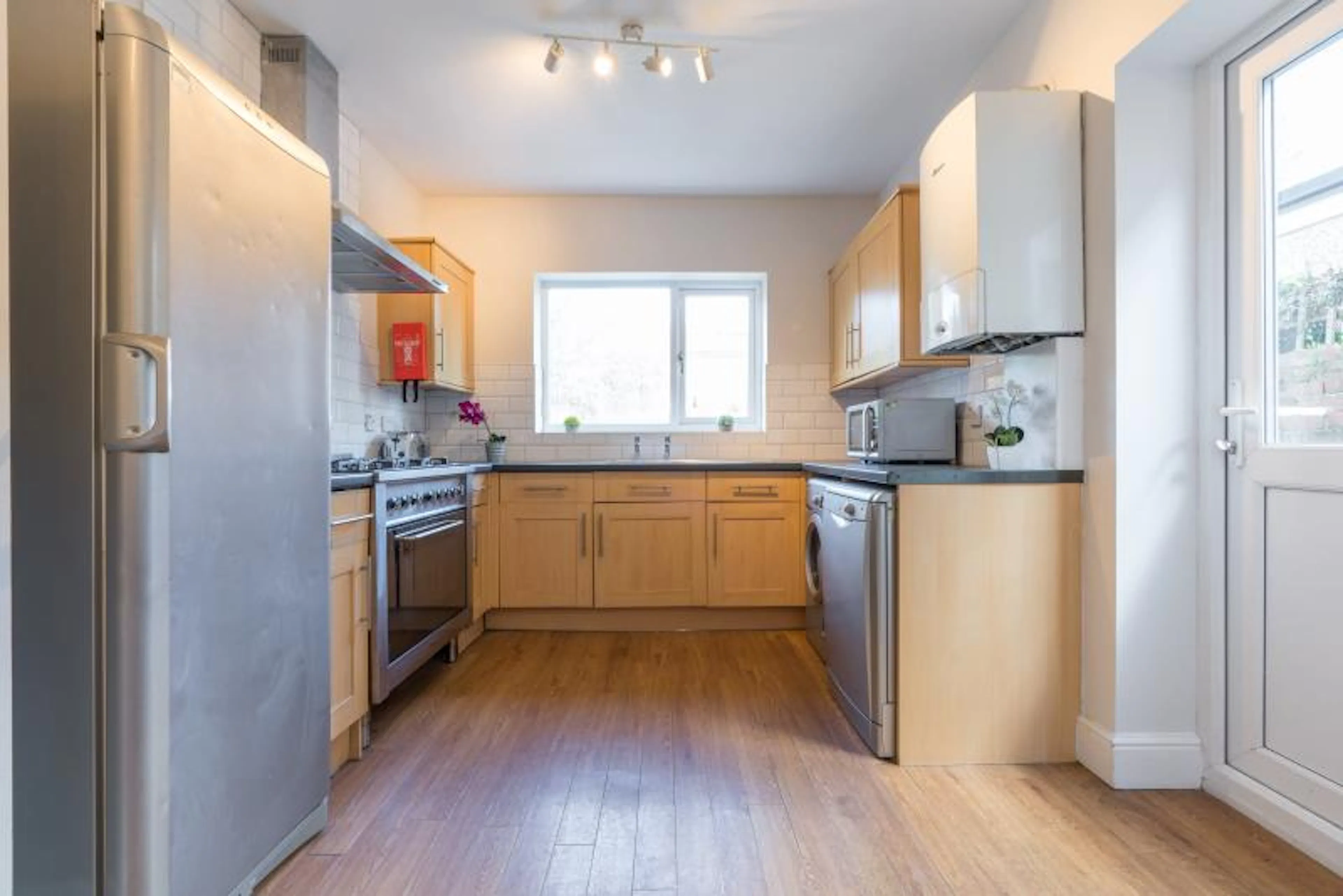 7 Bedroom Apartment KITCHEN 2