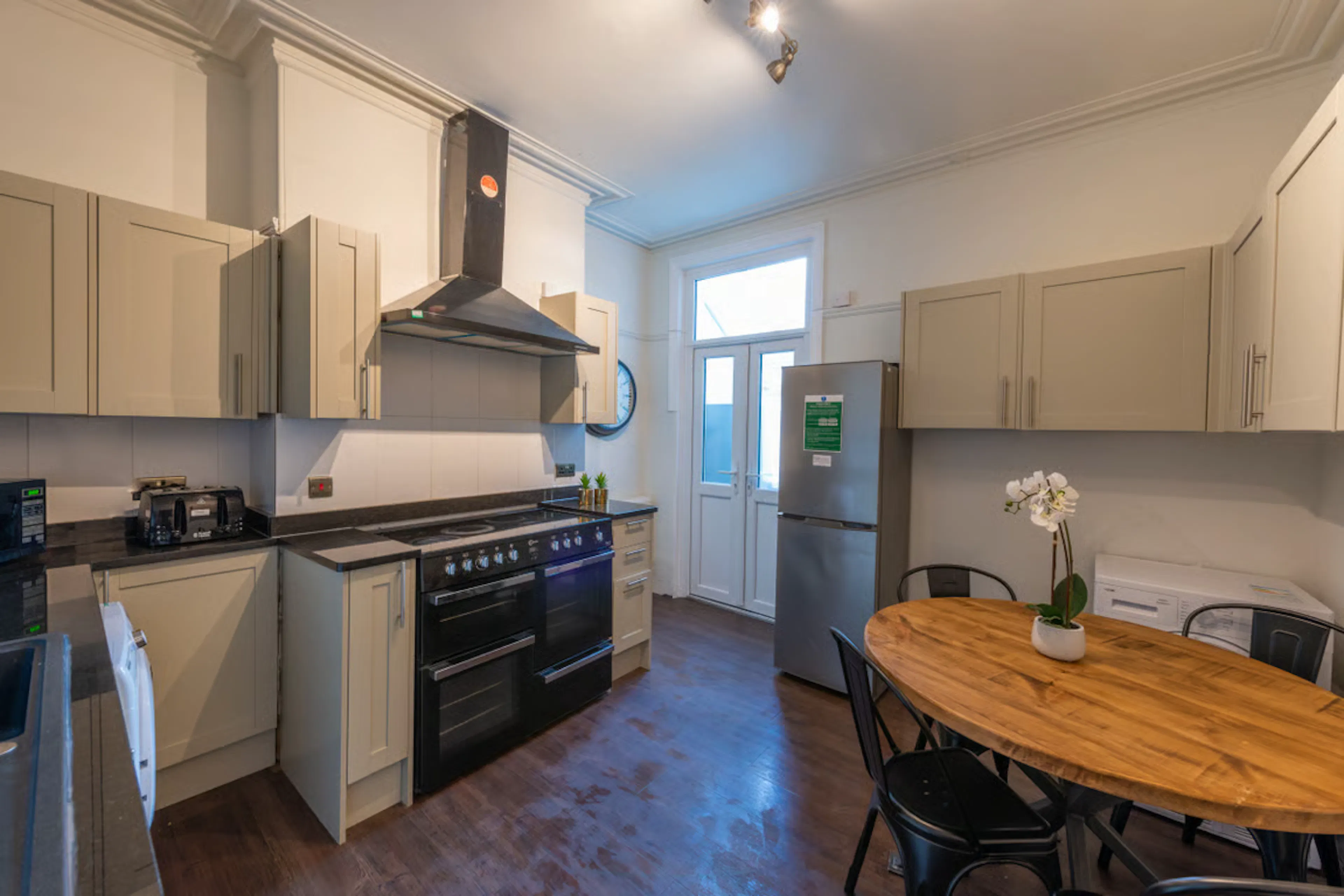 7 Bedroom Apartment KITCHEN 4