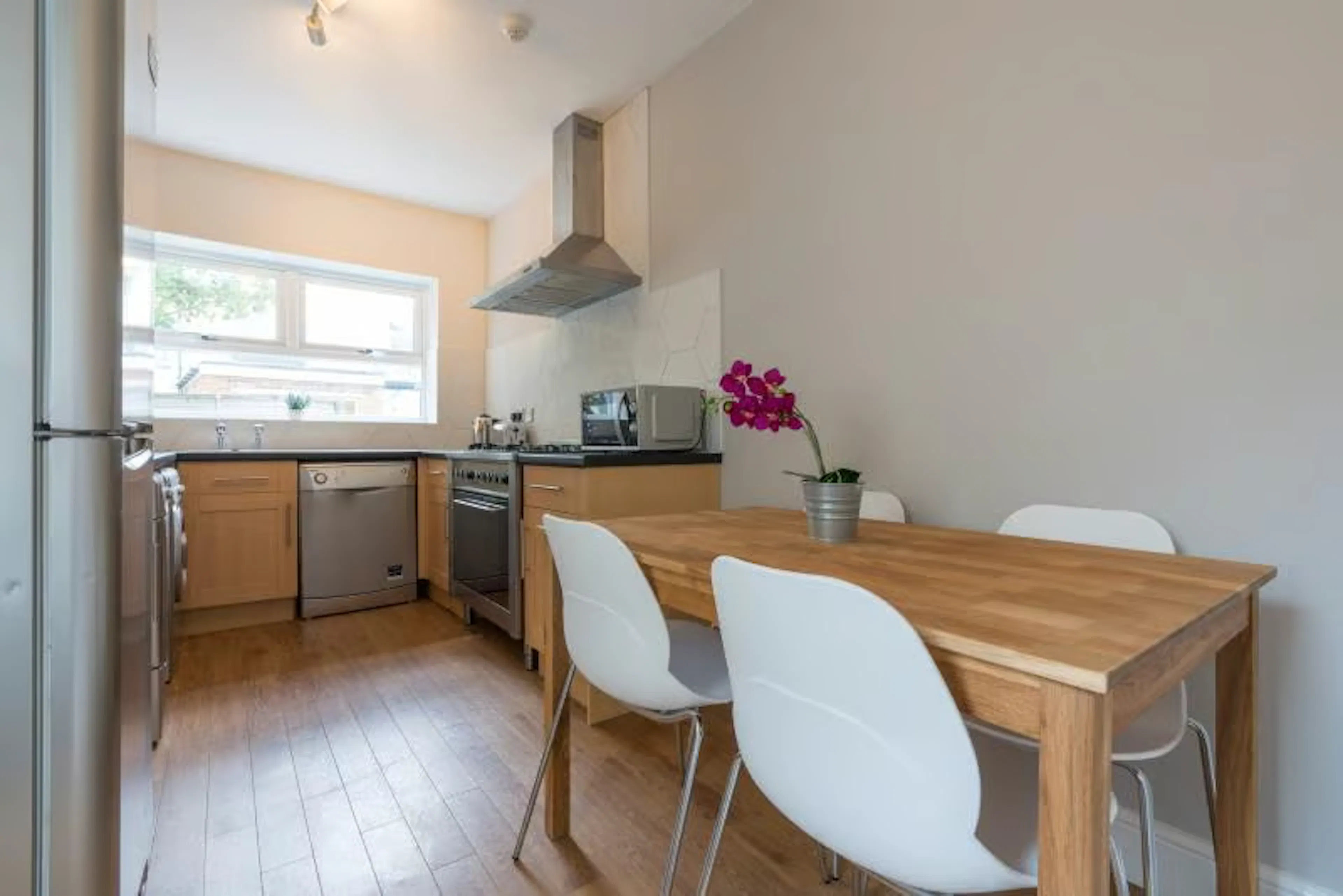5 Bedroom Apartment KITCHEN 3