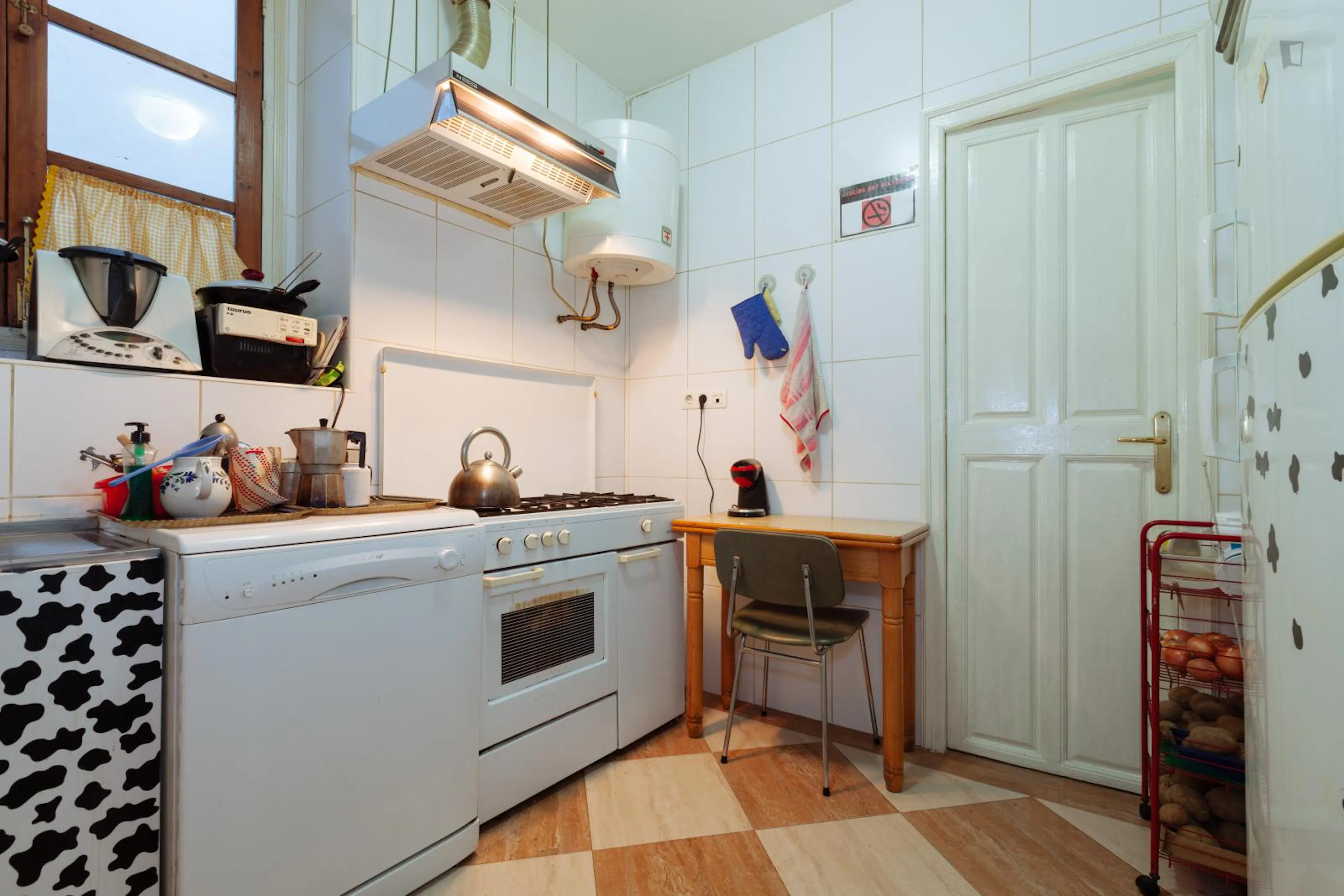 4 Bedroom Apartment KITCHEN 3