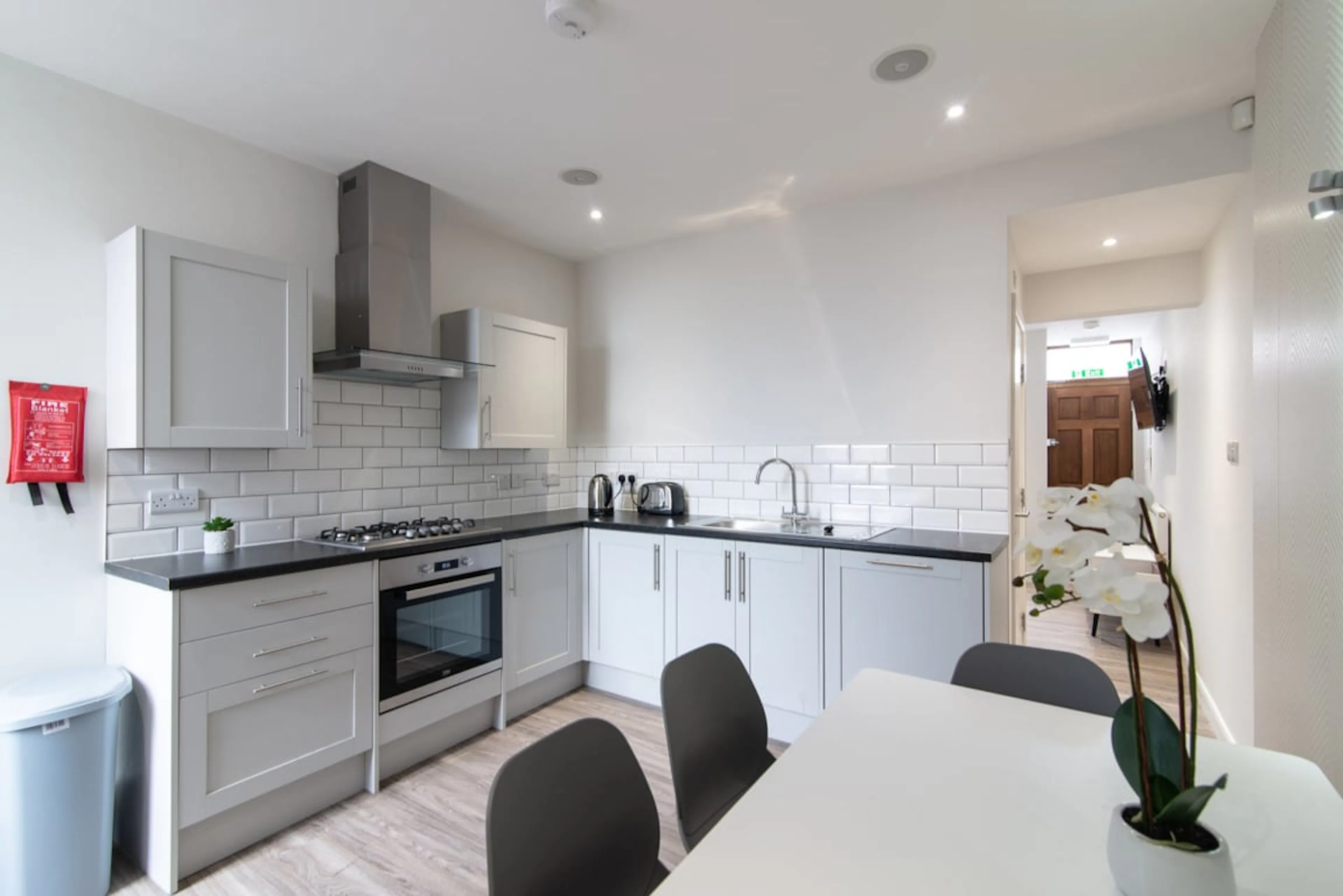 4 Bed Apartment KITCHEN 3