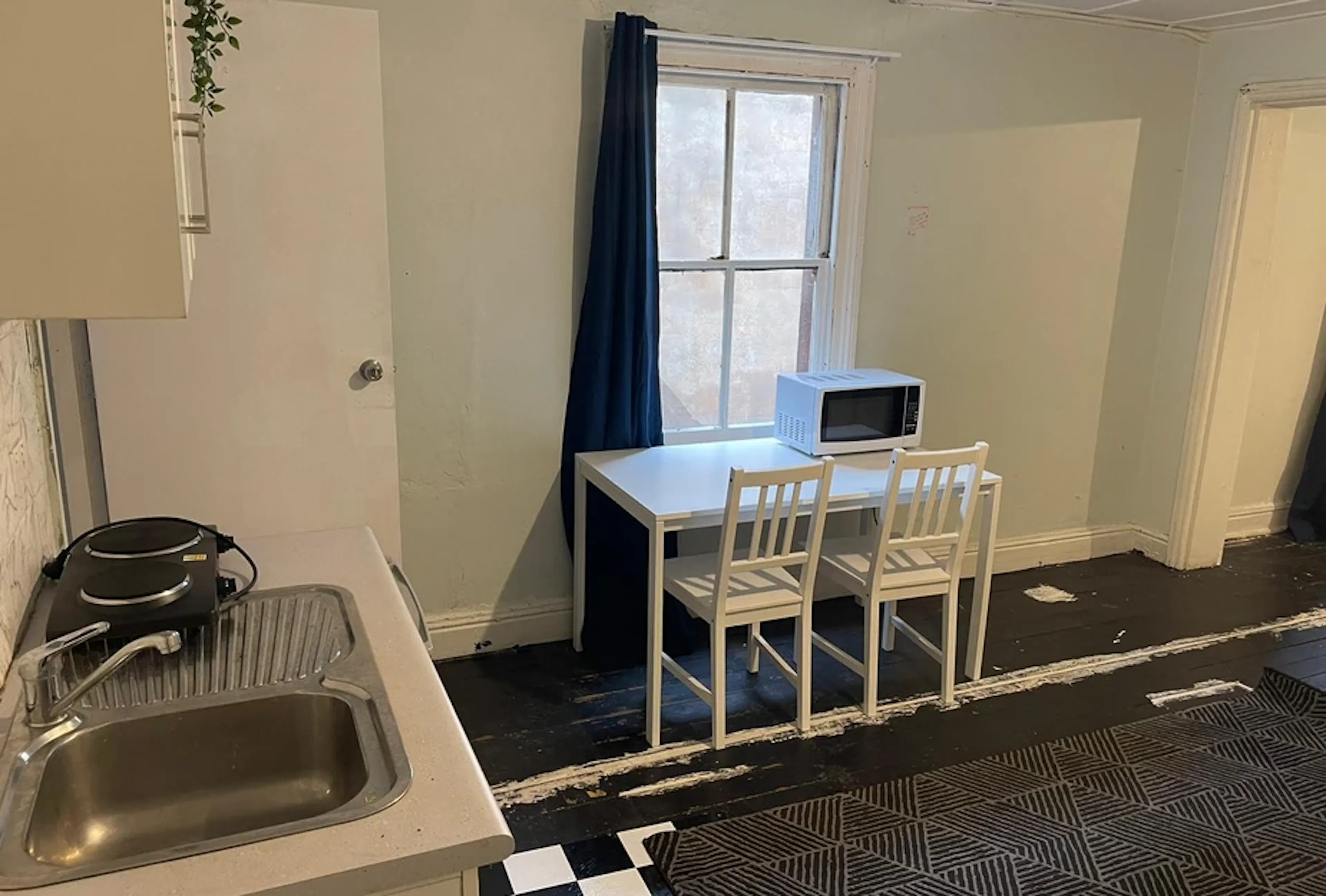 Room 5 Whole One Bed Apartment KITCHEN 4