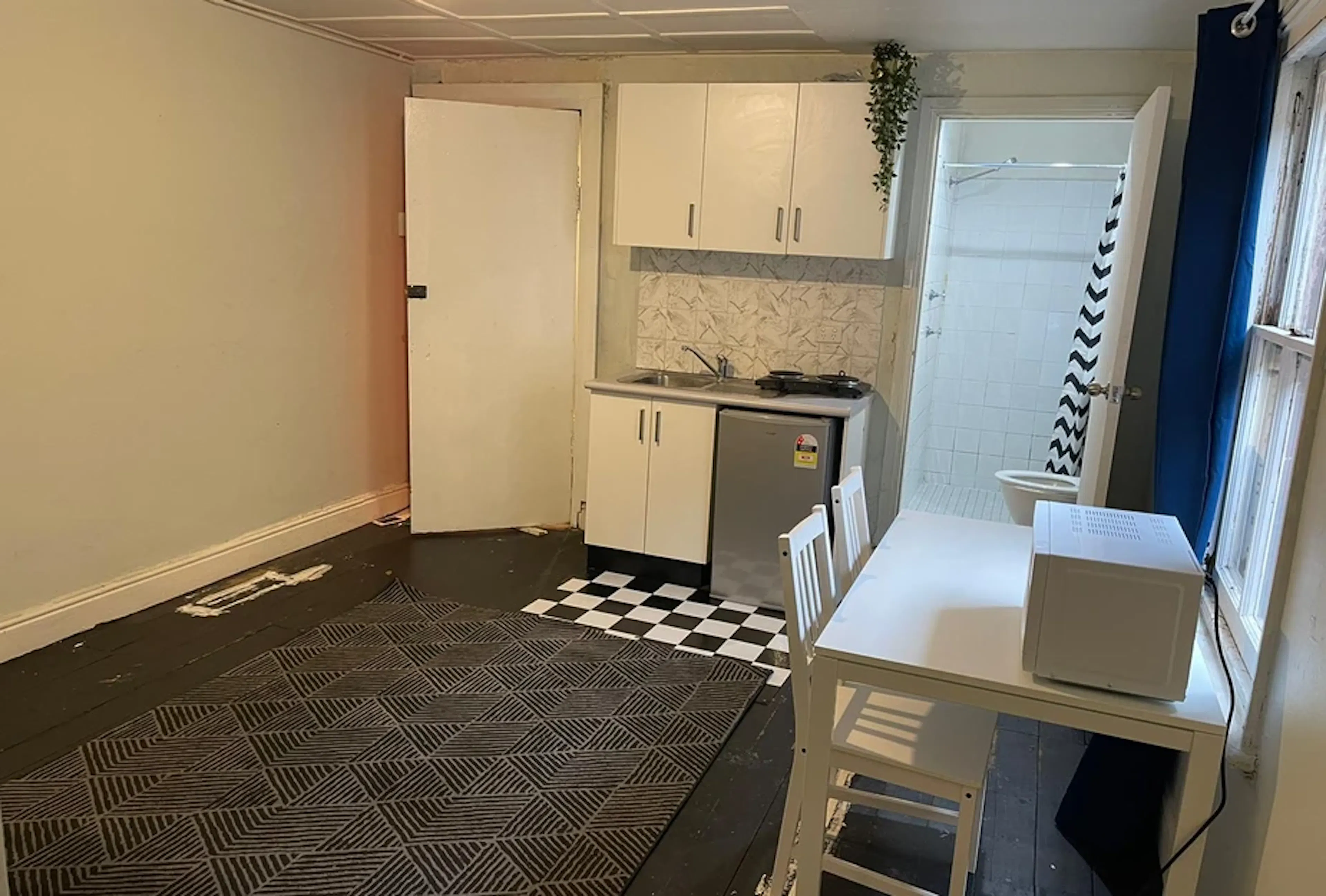 Room 5 bed 1 Twin / One Bedroom KITCHEN 1