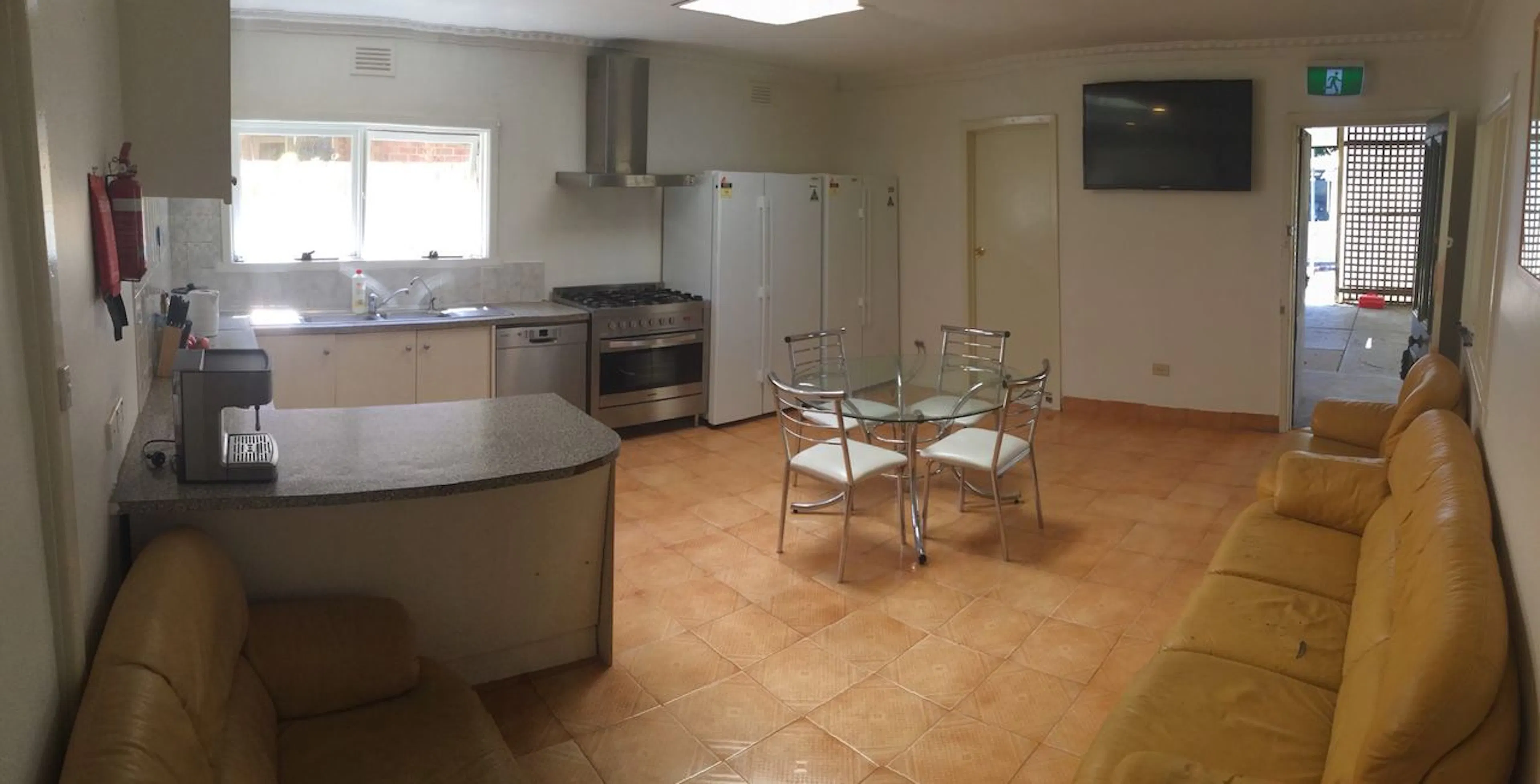 Room 6 KITCHEN 4