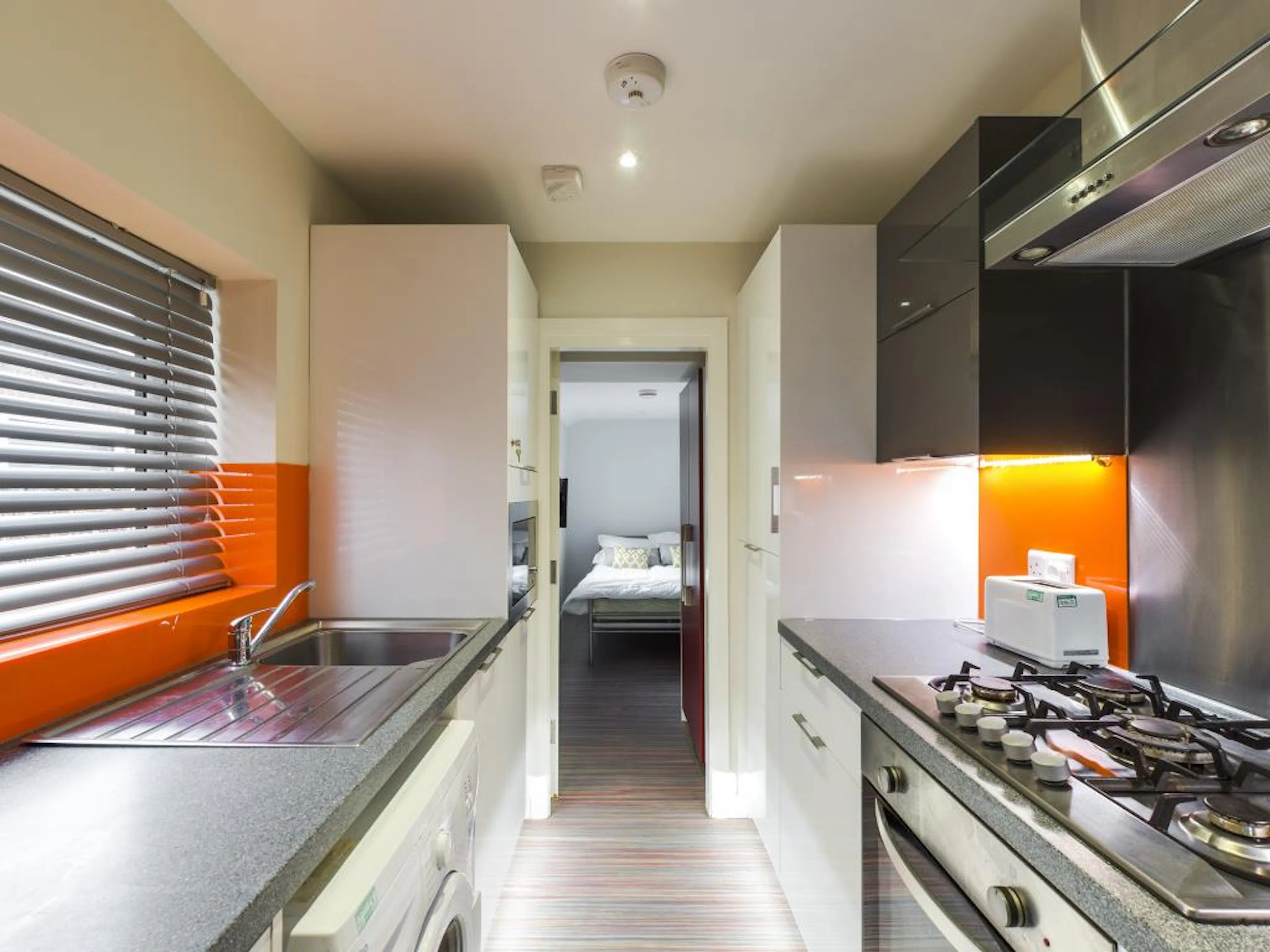 4 Bed Apartment KITCHEN 2
