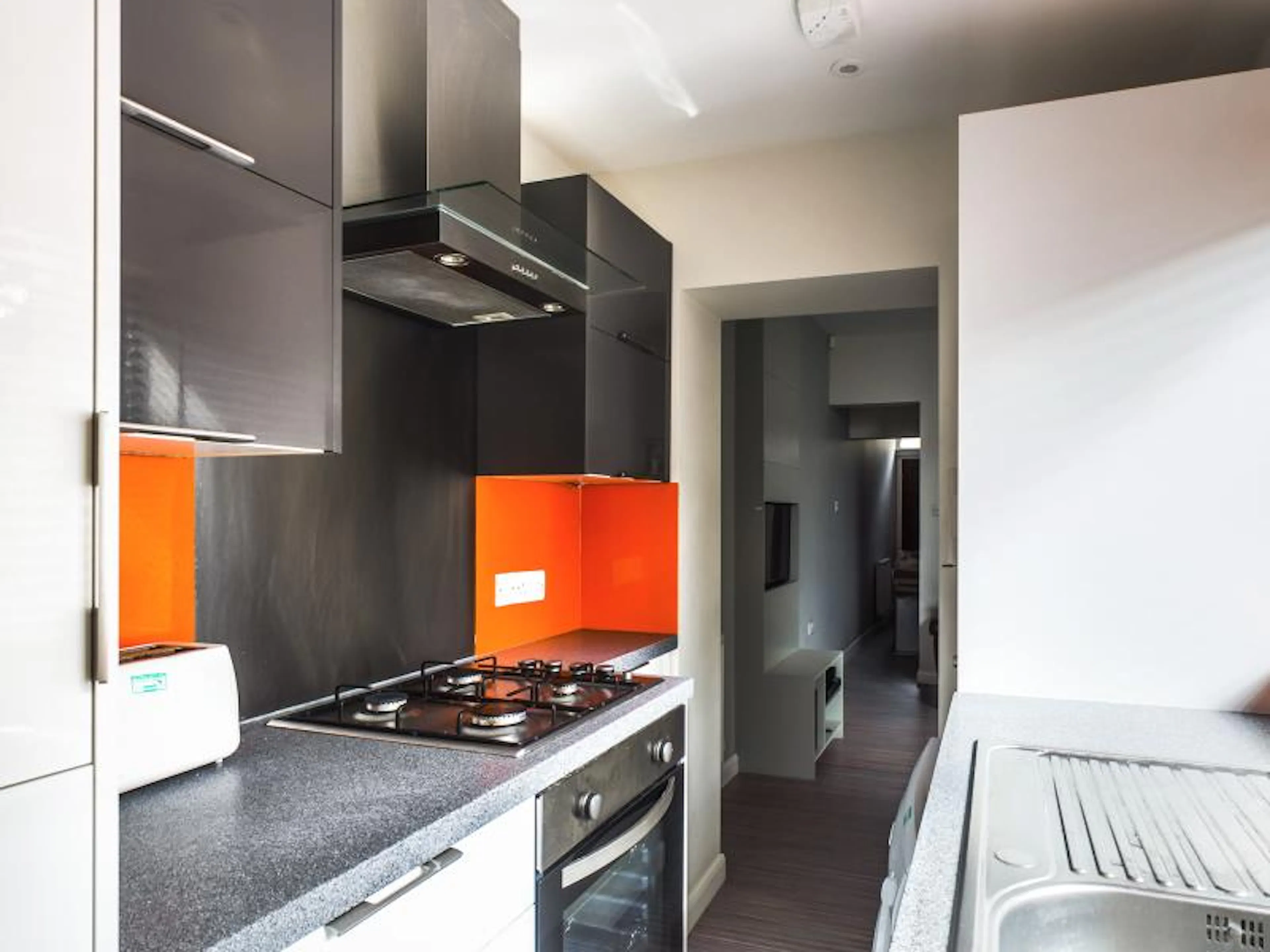 4 Bed Apartment KITCHEN 3