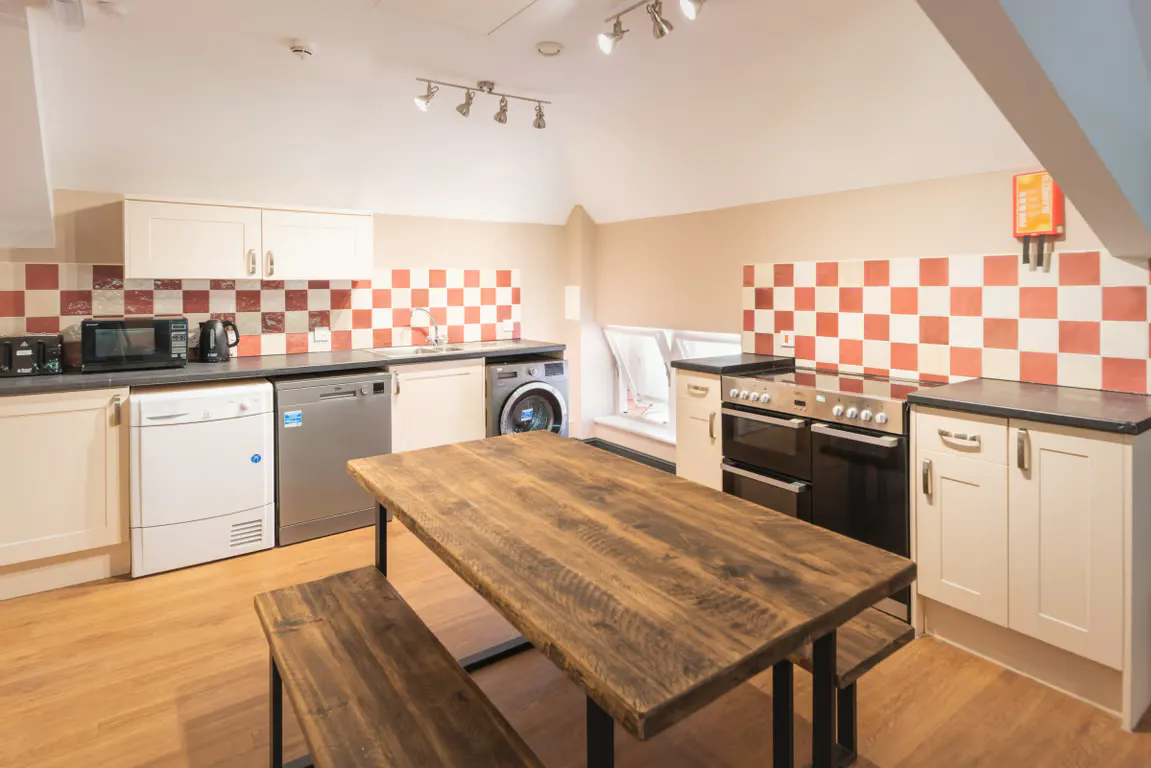 7 Bedroom Apartment KITCHEN 1