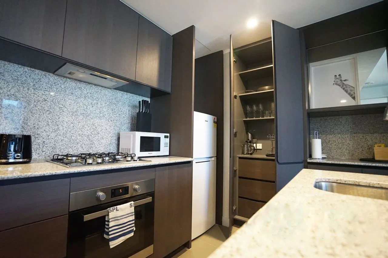 1 Bedroom, 1 Bathroom Apartment KITCHEN 4