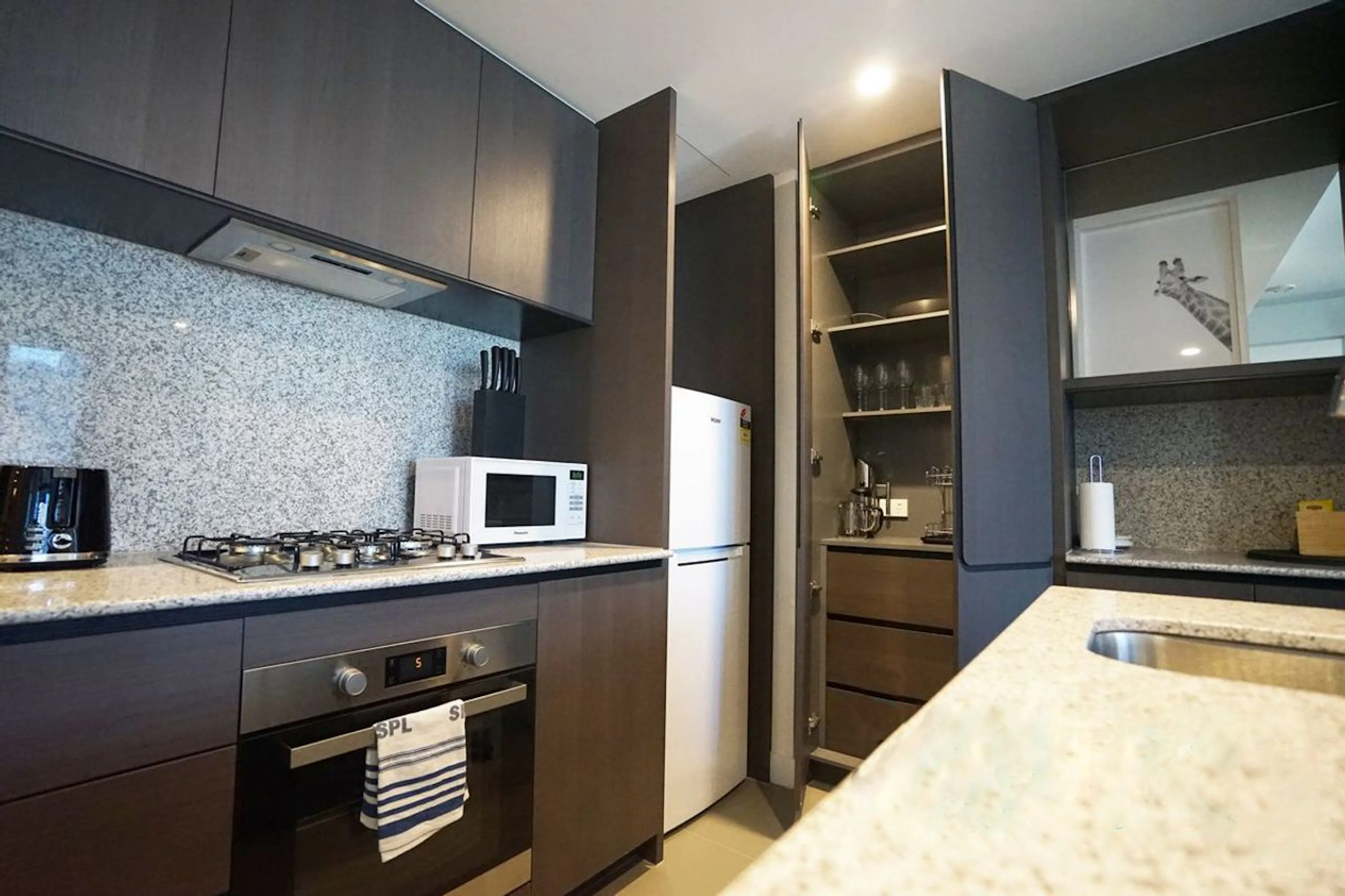 1 Bedroom, 1 Bathroom Apartment KITCHEN 4
