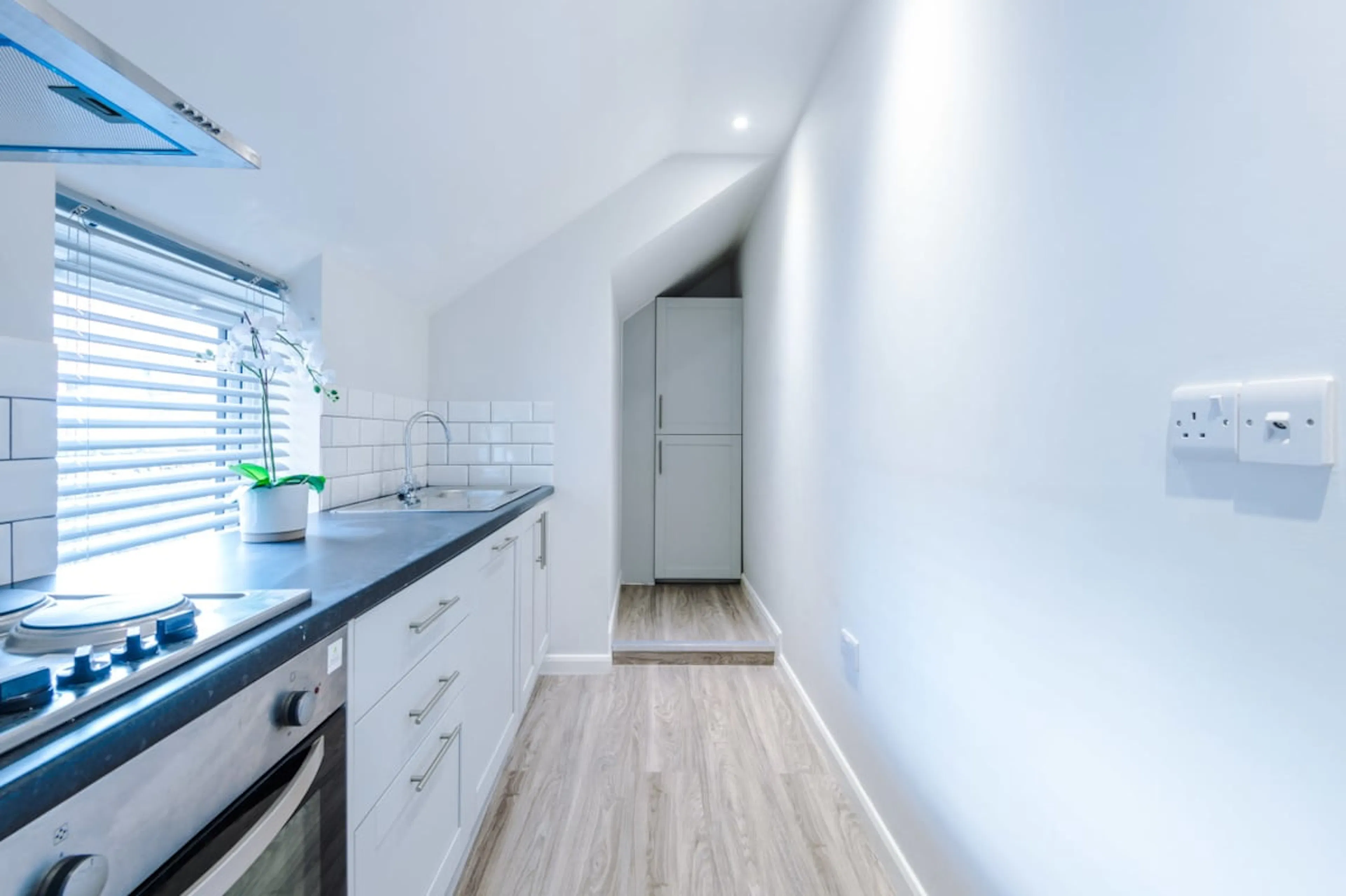 4 Bed Apartment KITCHEN 2