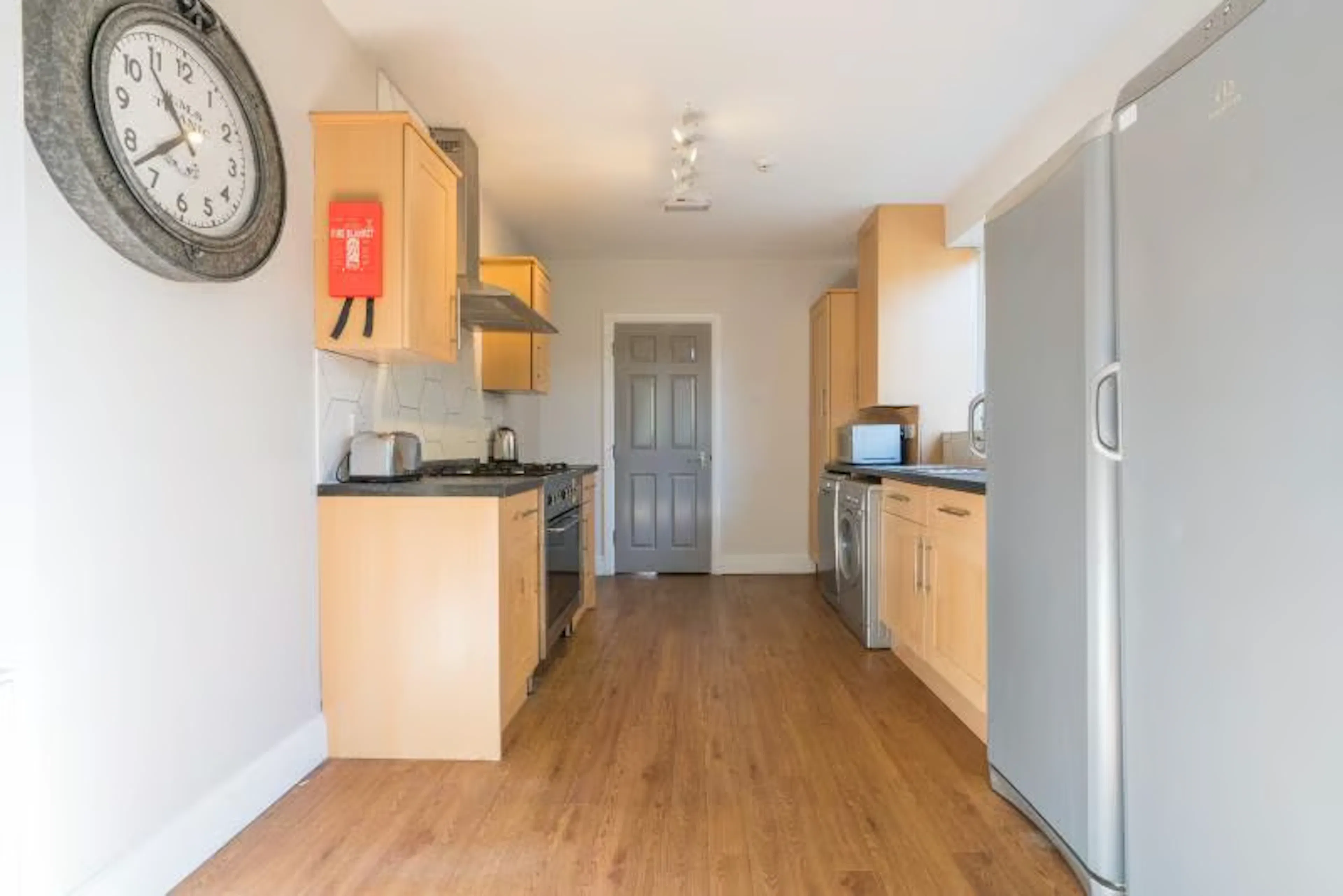 6 Bedroom Apartment KITCHEN 2