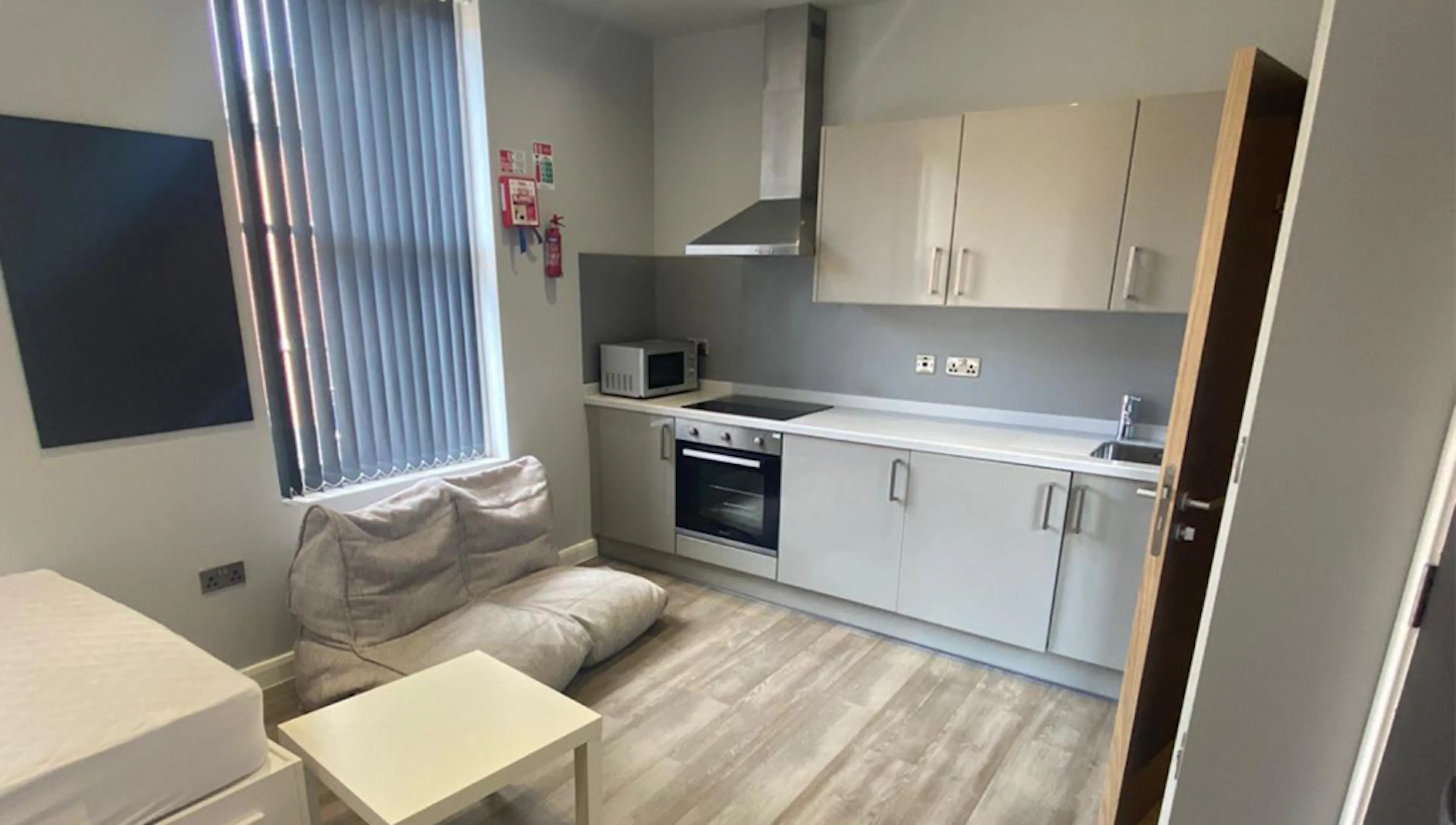 Premier Studio KITCHEN 2