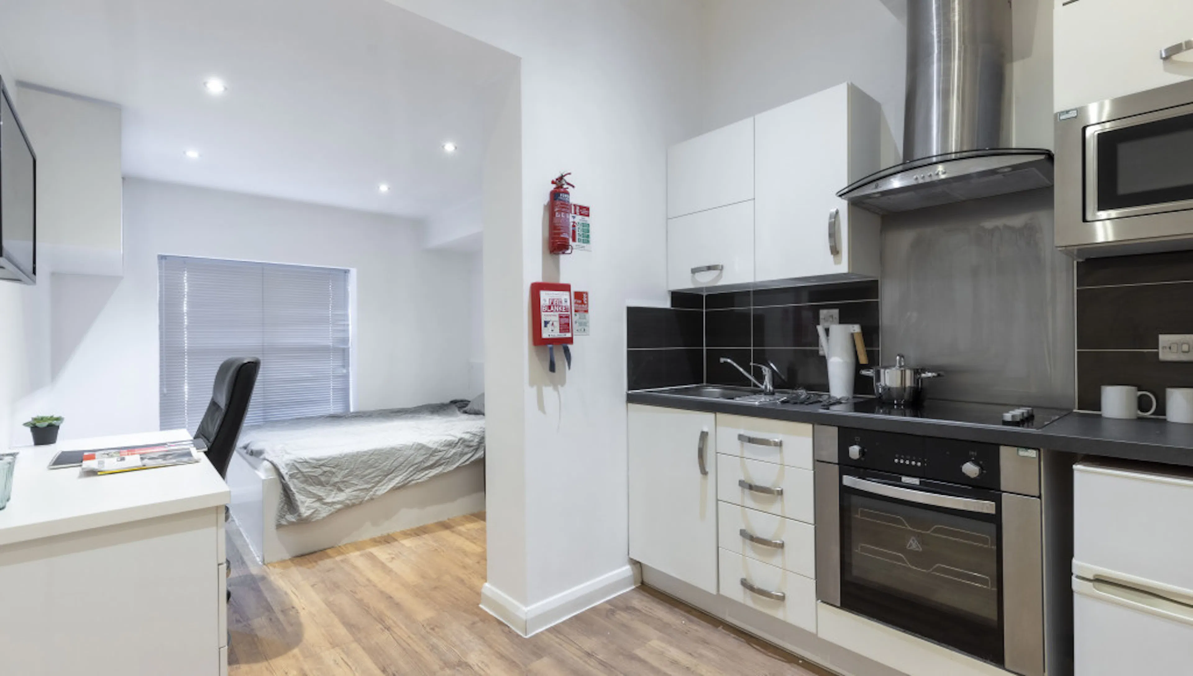 Deluxe KITCHEN 3