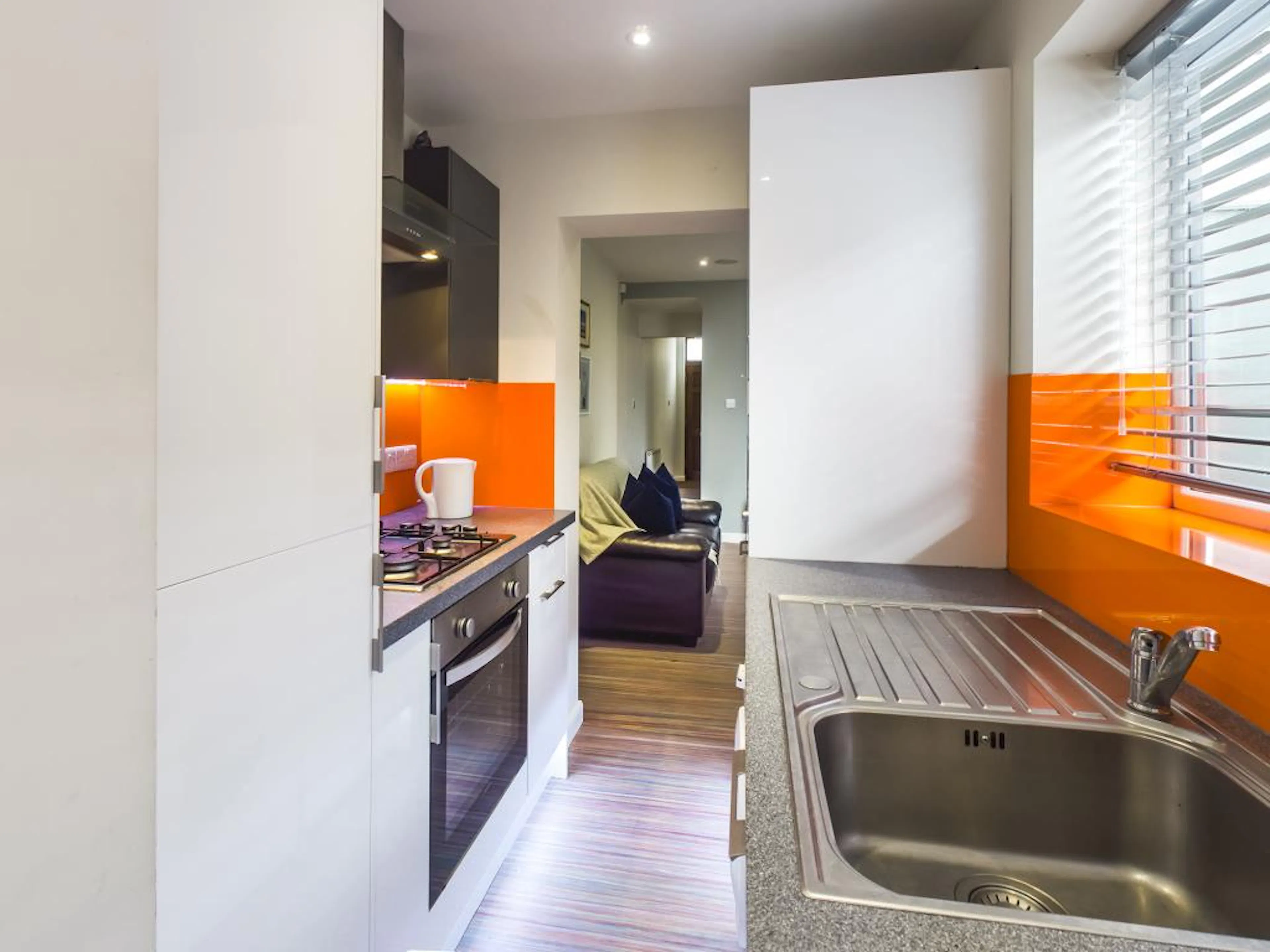 4 Bed Apartment KITCHEN 2