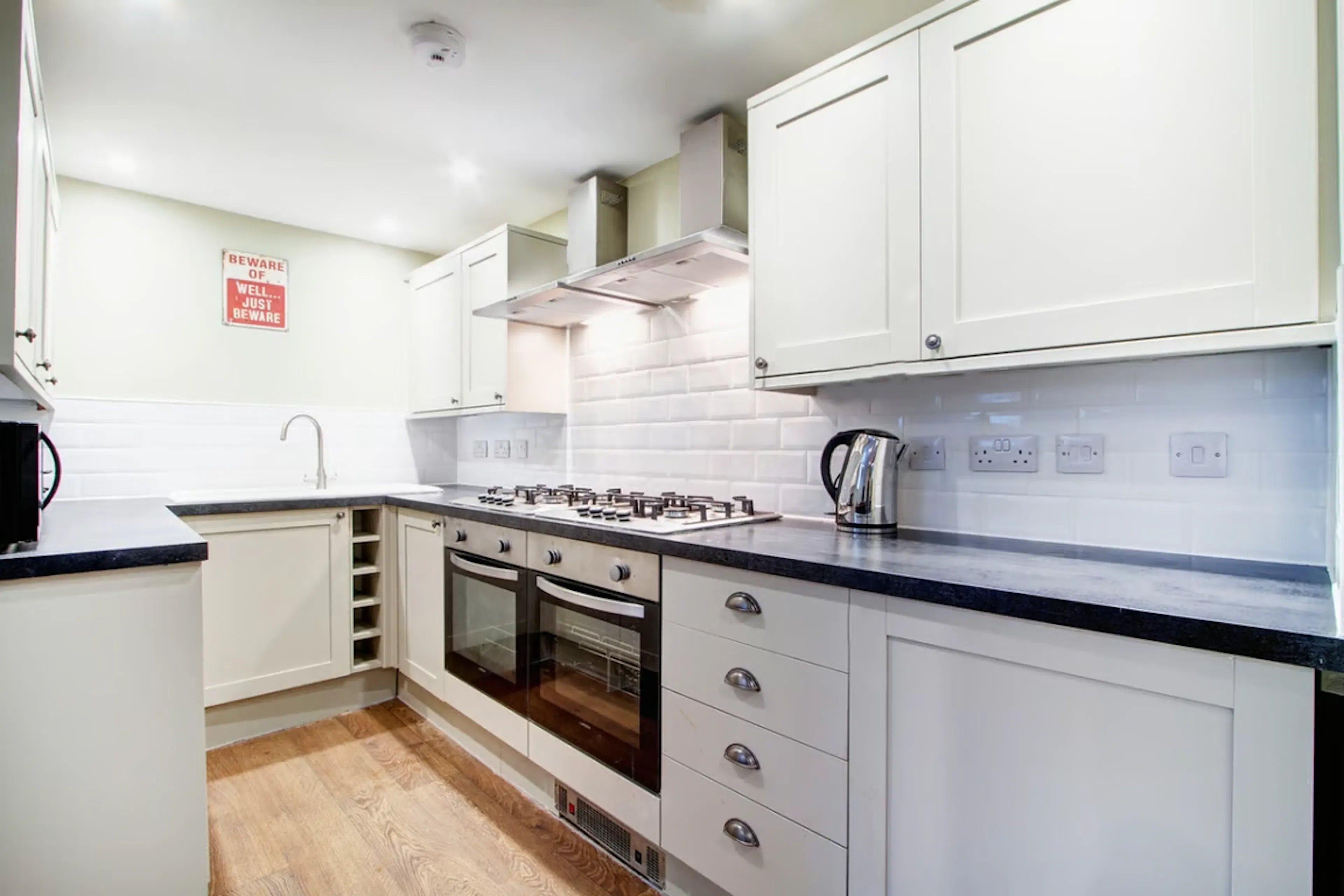 8 bedroom apartment KITCHEN 3