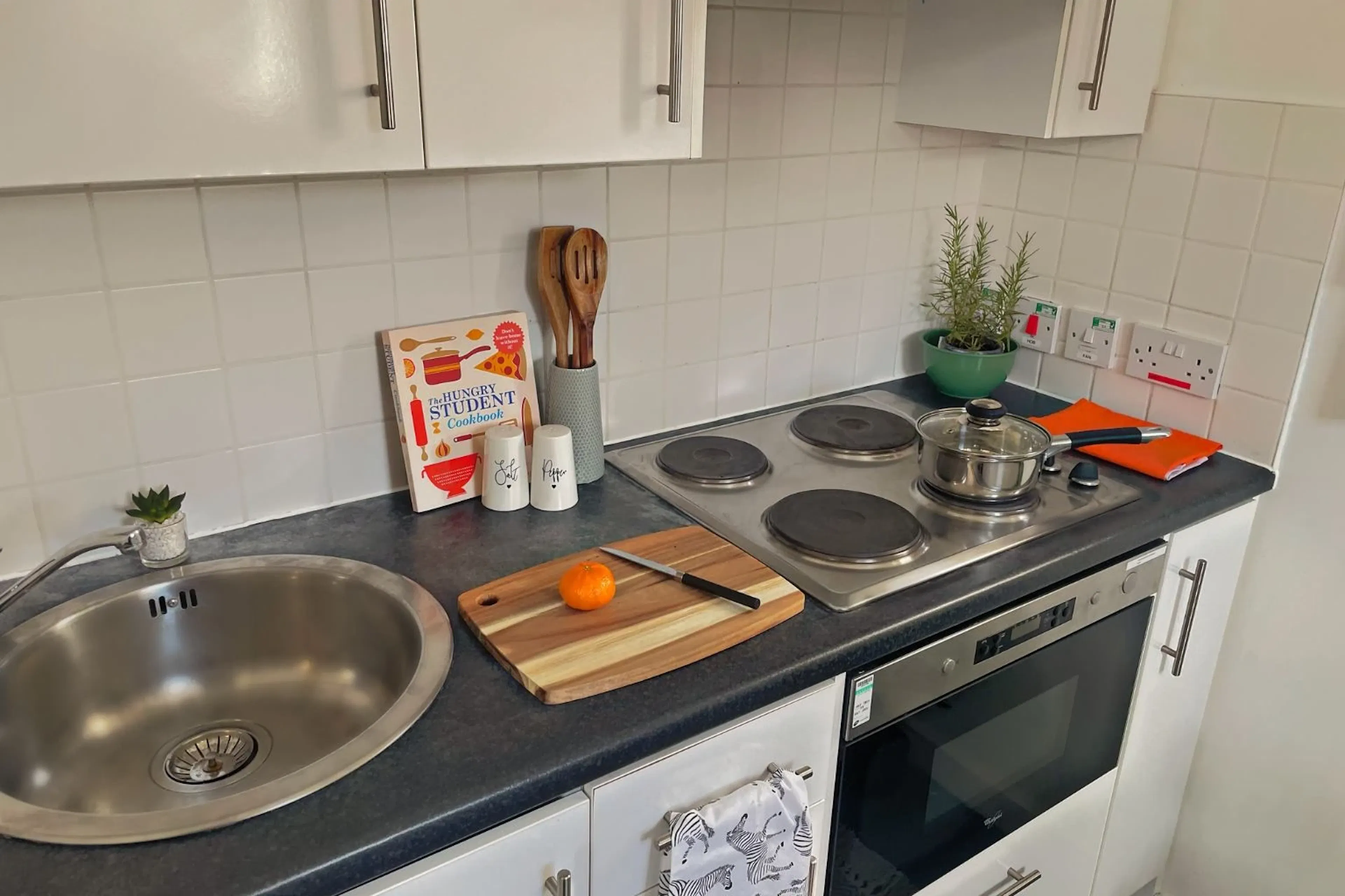 Standard Ensuite  KITCHEN 2