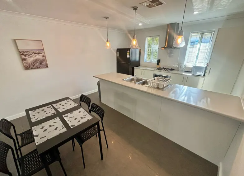 Room 4 KITCHEN 1