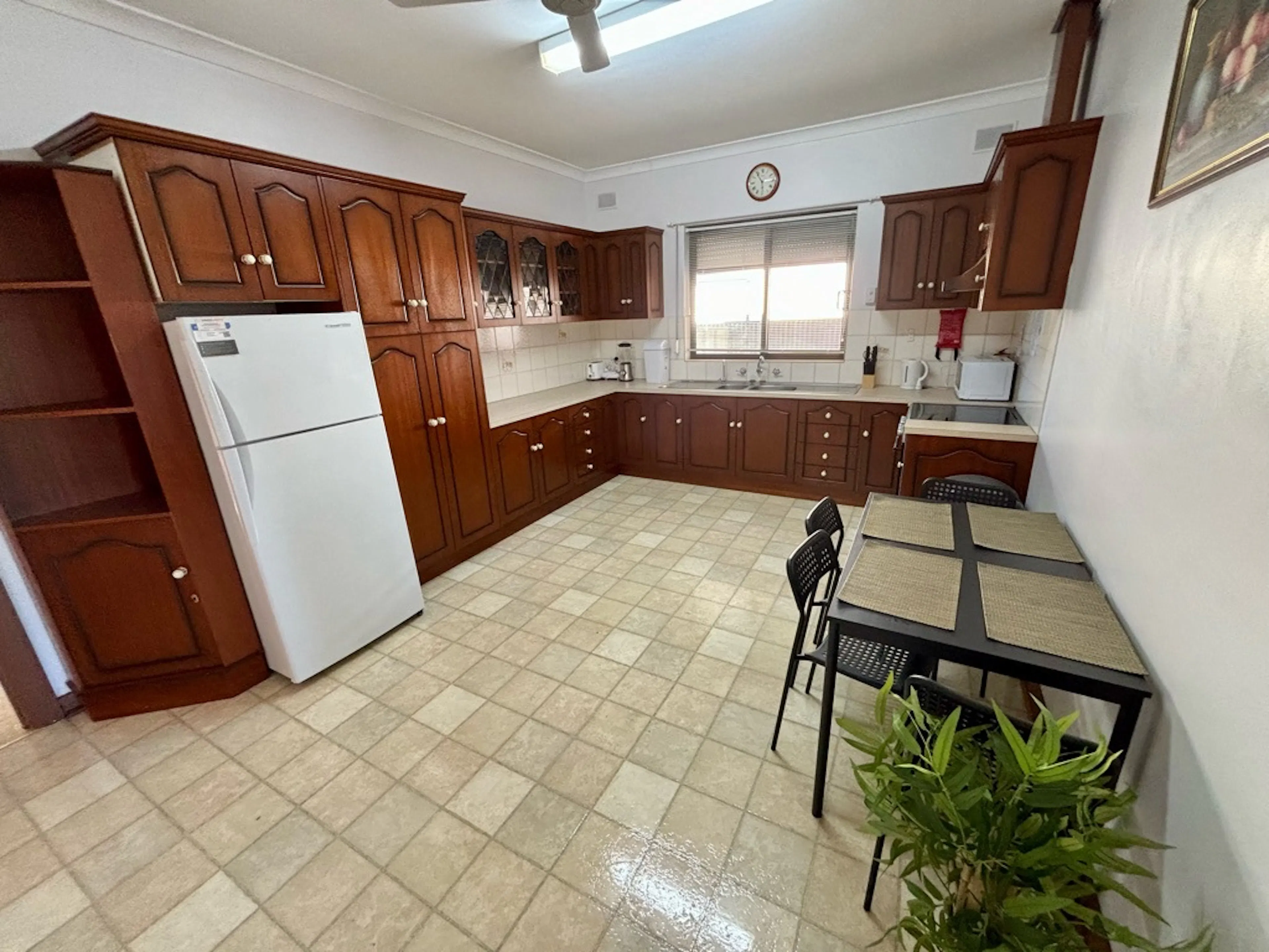 Room 7 KITCHEN 2