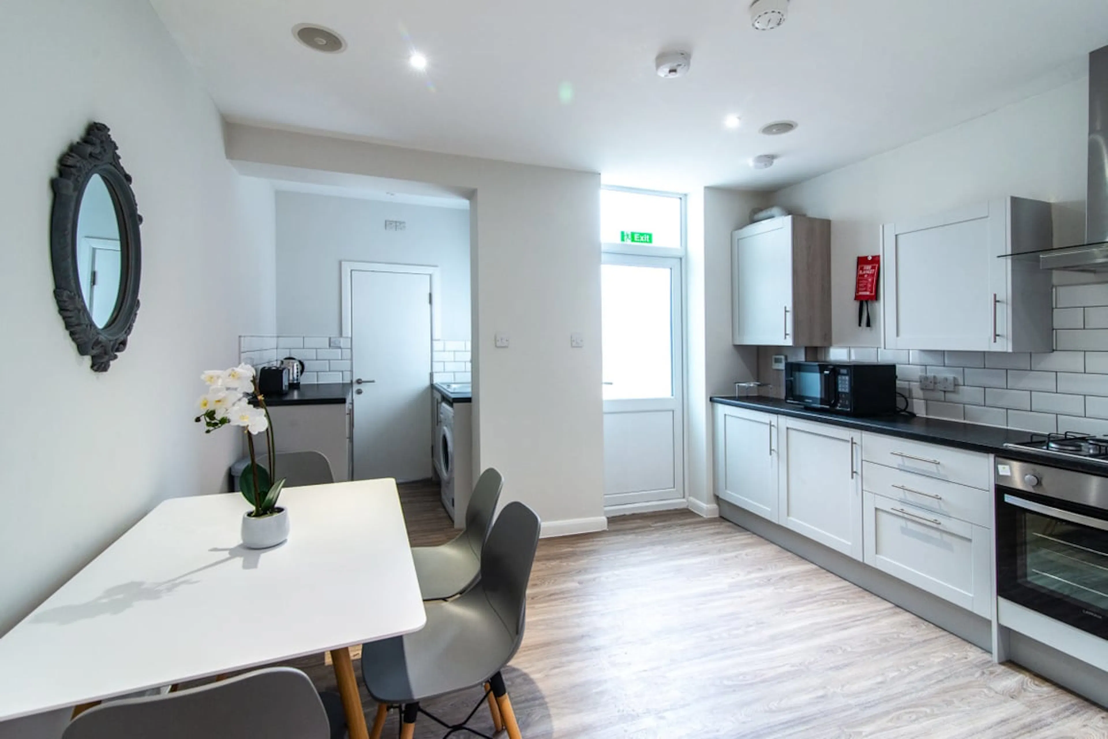 4 Bed Apartment KITCHEN 2