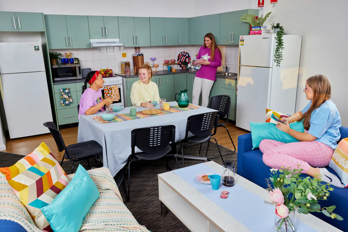 Twin Room in 6 Bed Apartment KITCHEN