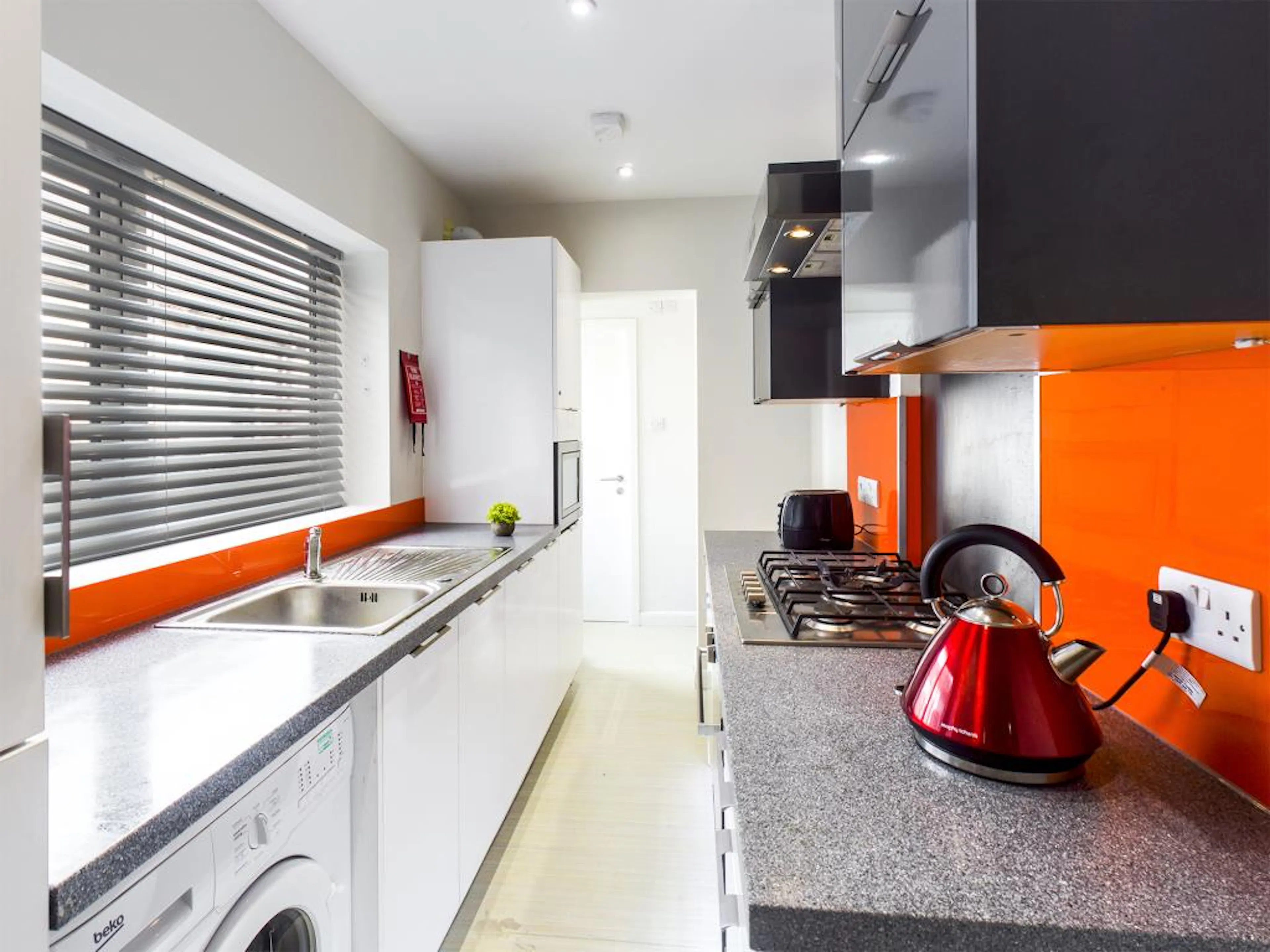 4 Bed Apartment KITCHEN 2