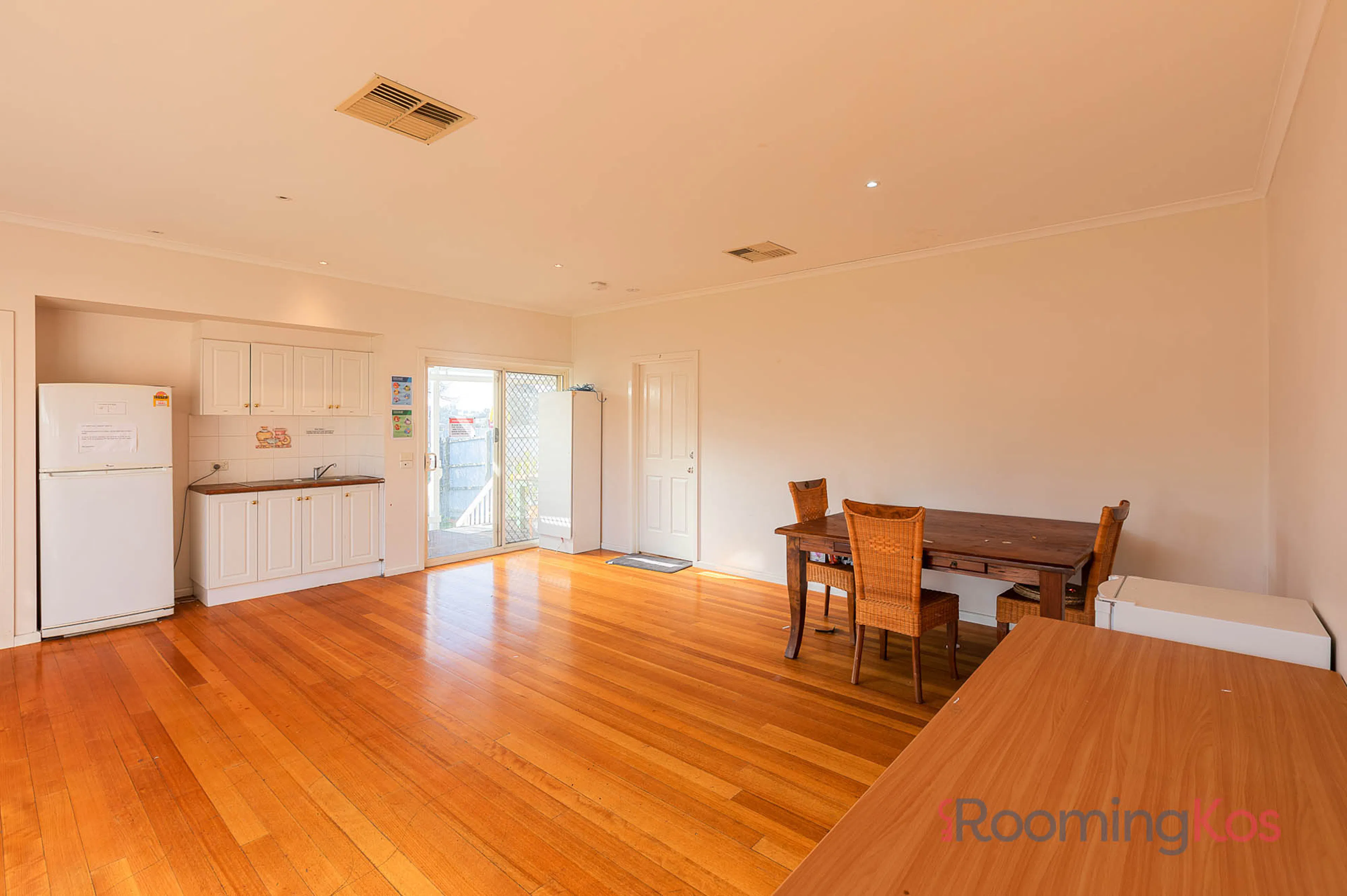 Single Room KITCHEN 1