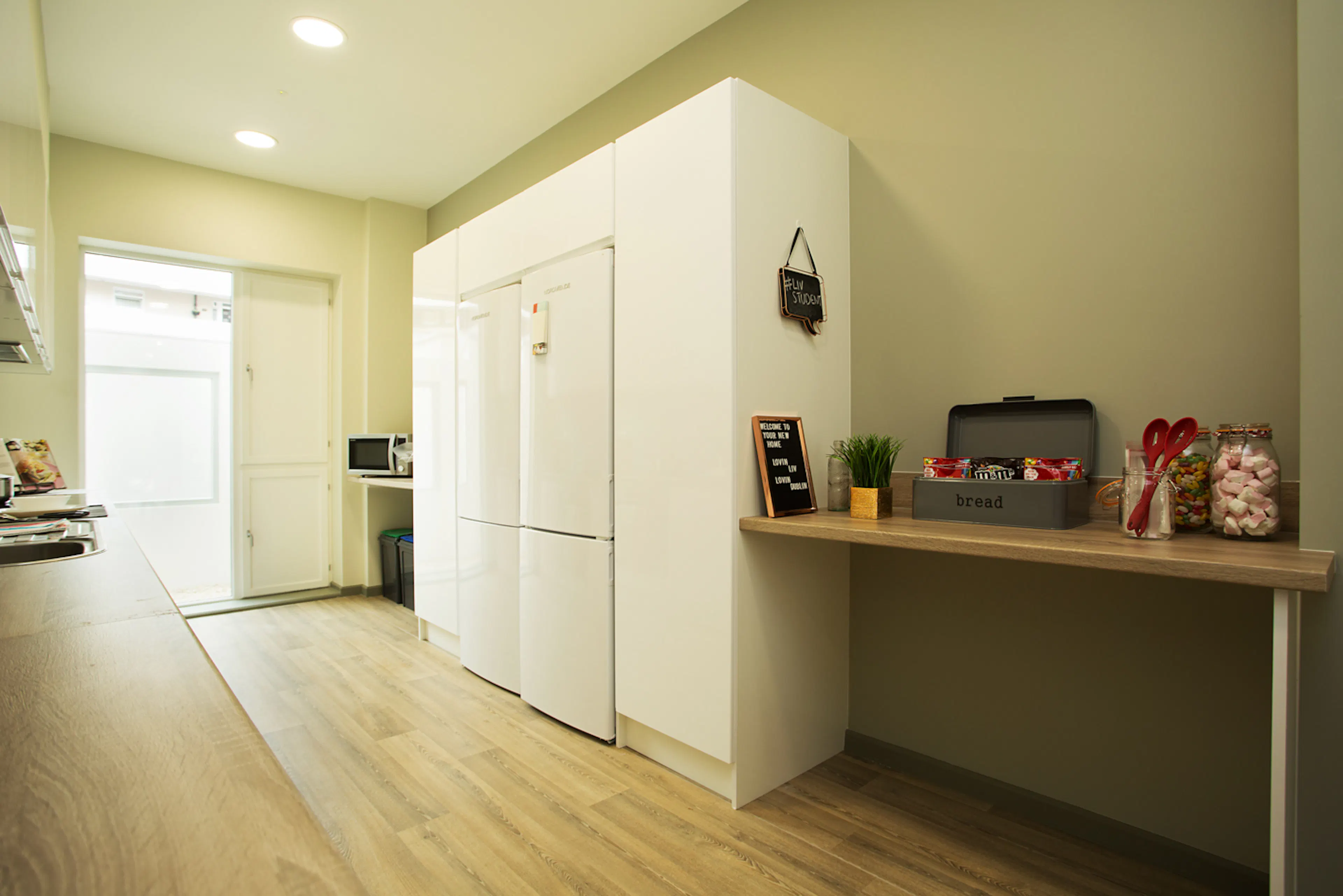 Bronze En-Suite KITCHEN 2