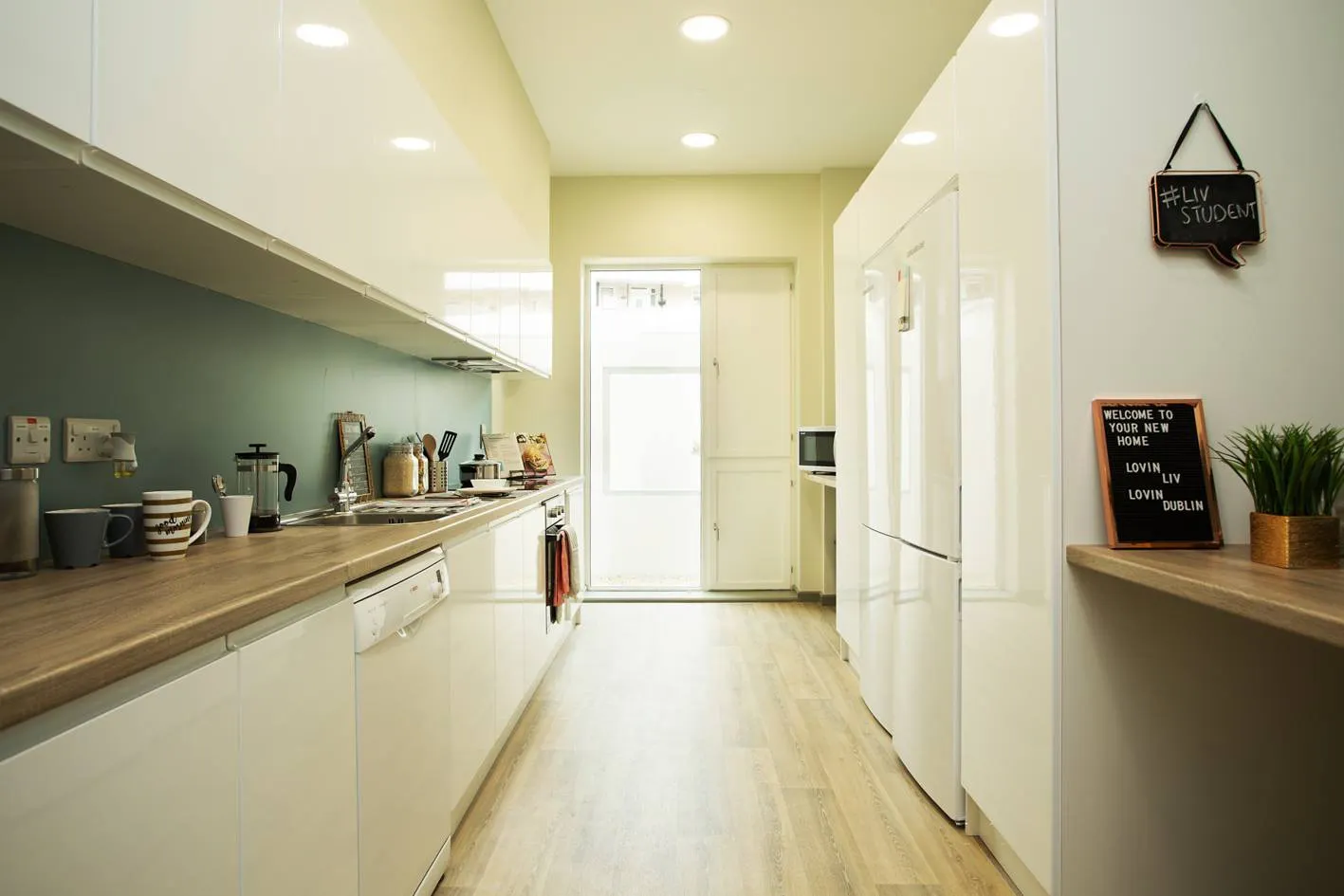 Bronze En-Suite KITCHEN 3