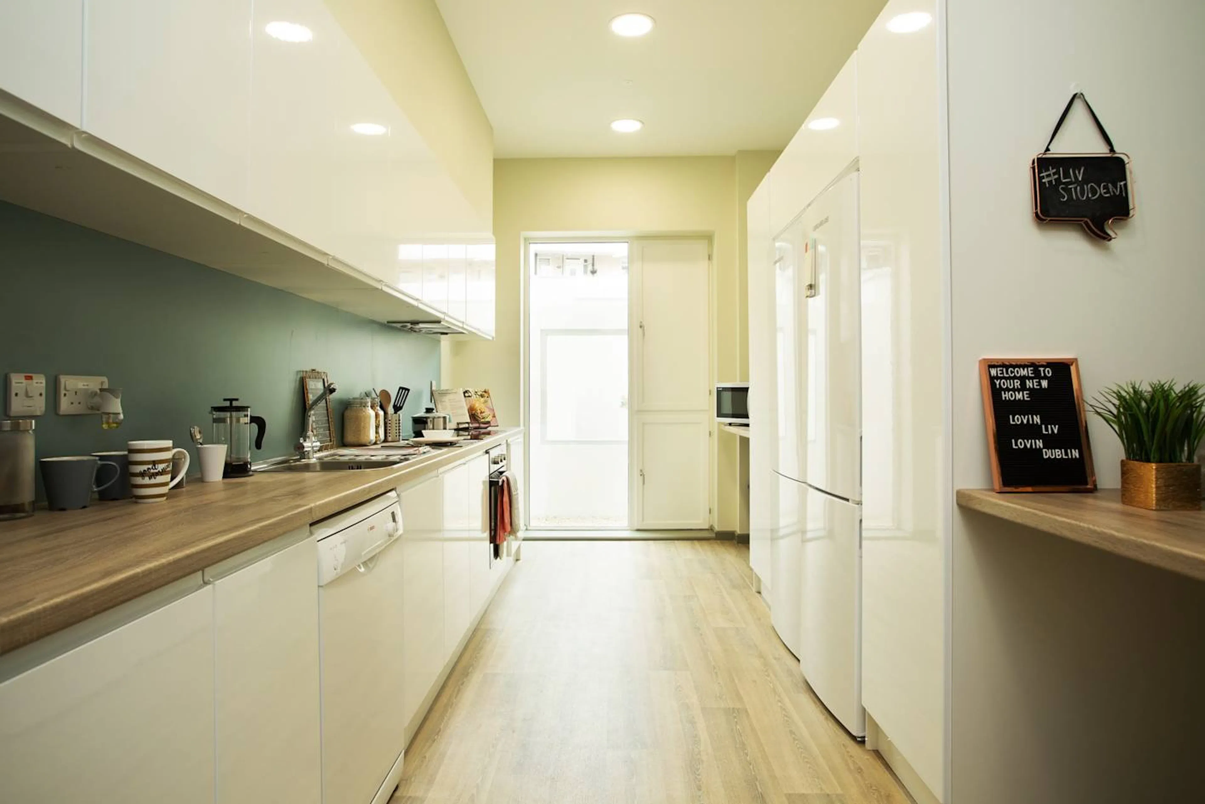 Bronze En-Suite KITCHEN 3