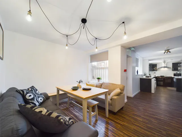 6 Bed Apartment room image 6