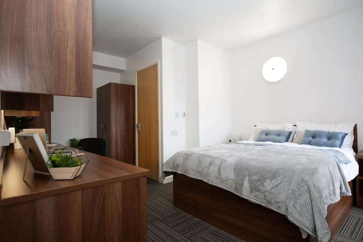 Large Double En-Suite ROOM