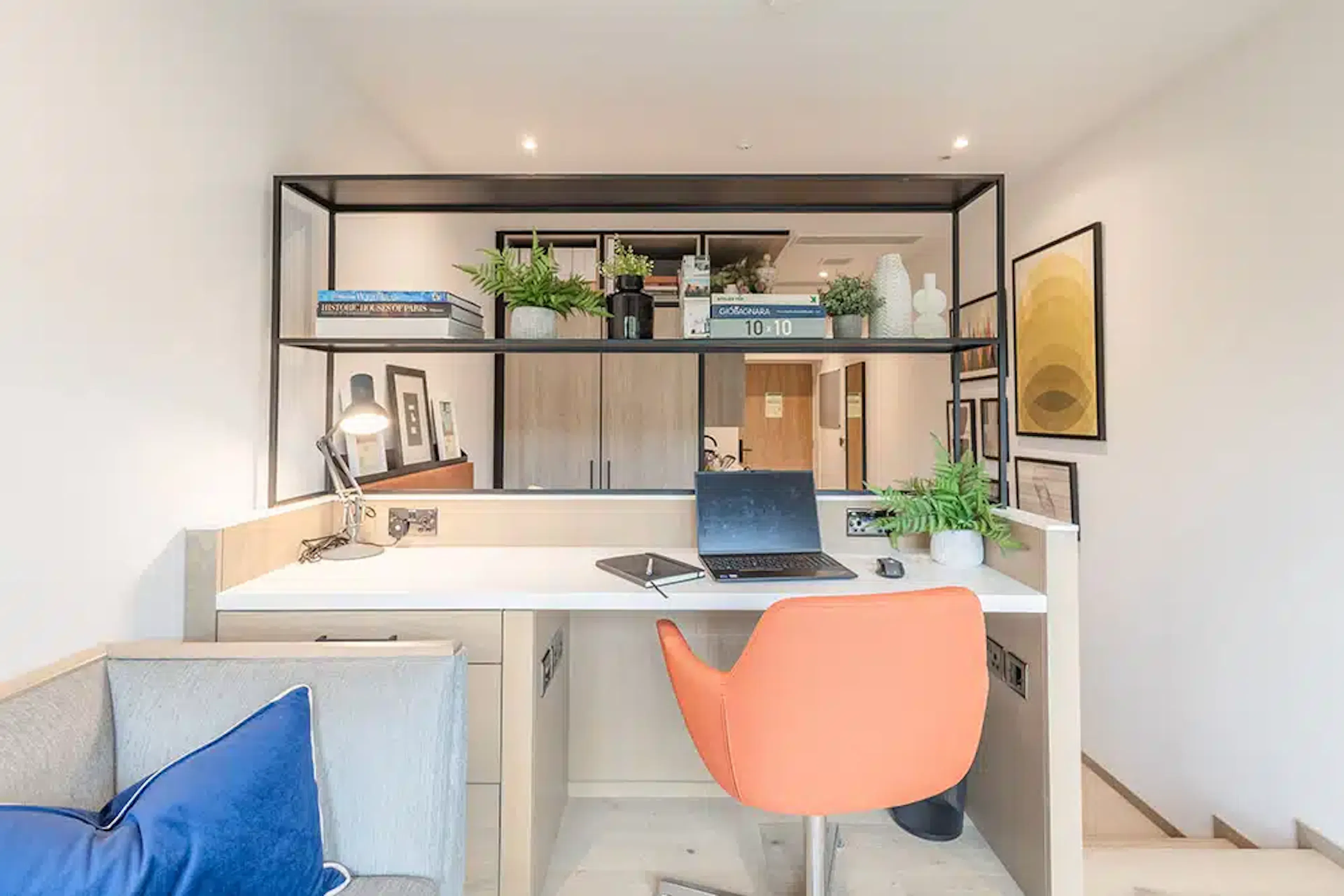Large Studio ROOM 2