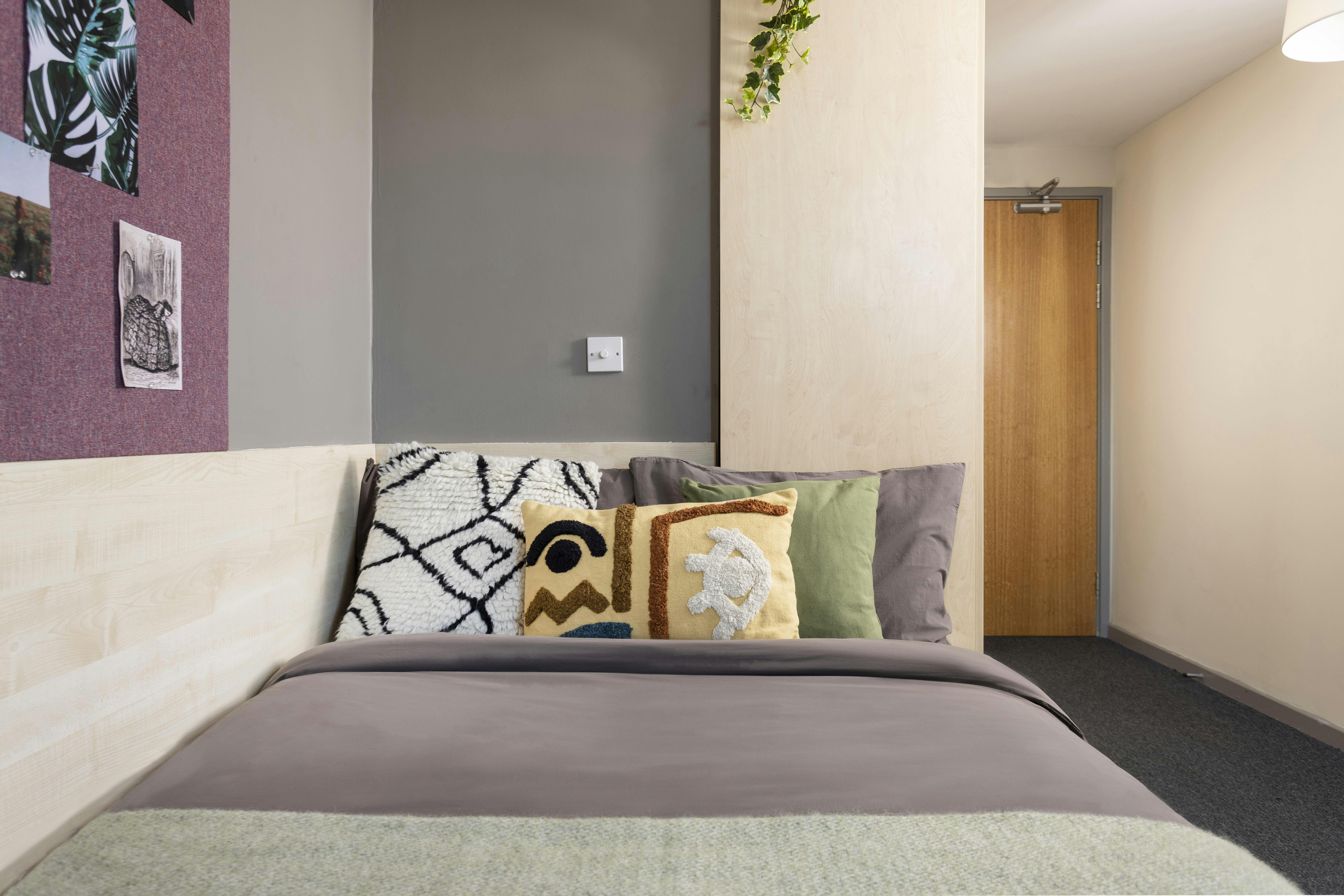 En-Suite, Premium Range 1