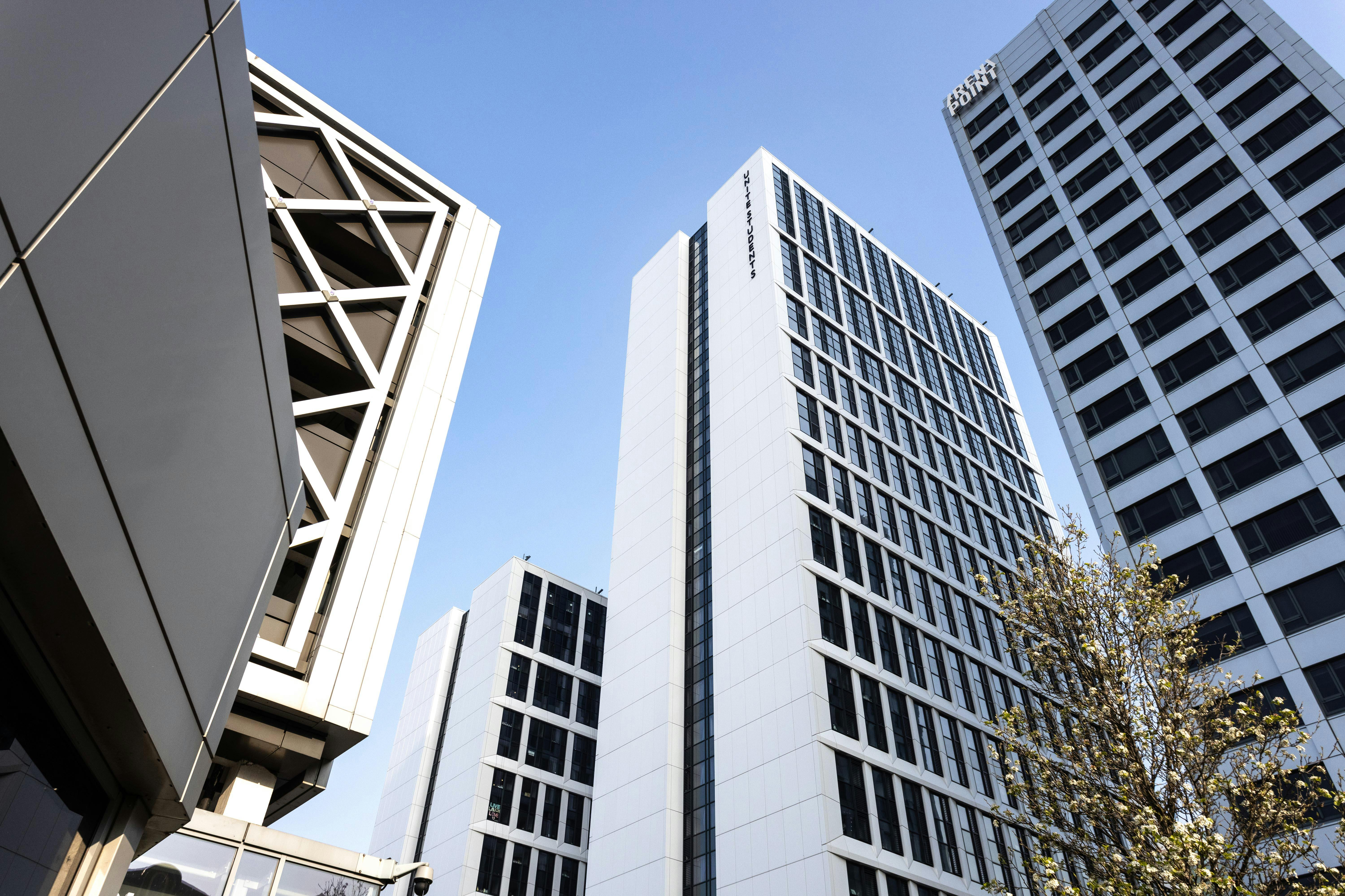 BUILDING