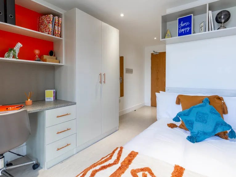 Gold En Suite City view