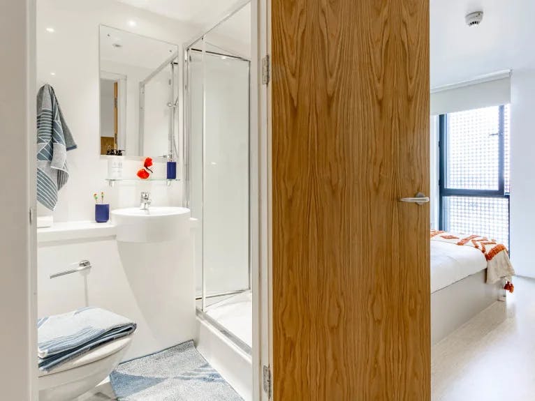 Gold En Suite City view