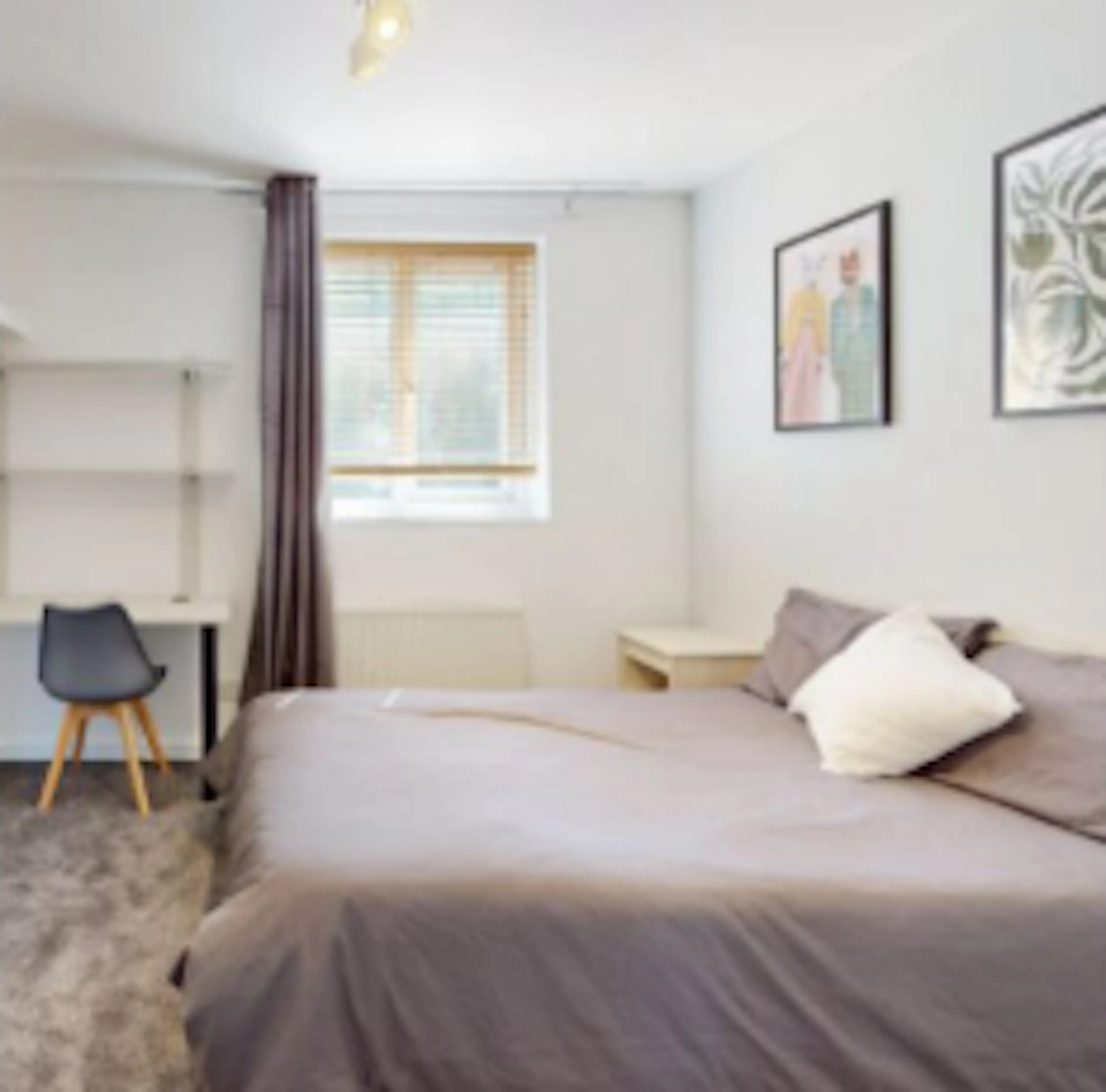 5 Bedroom Apartment ROOM 1