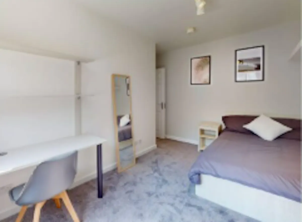 5 Bedroom Apartment ROOM