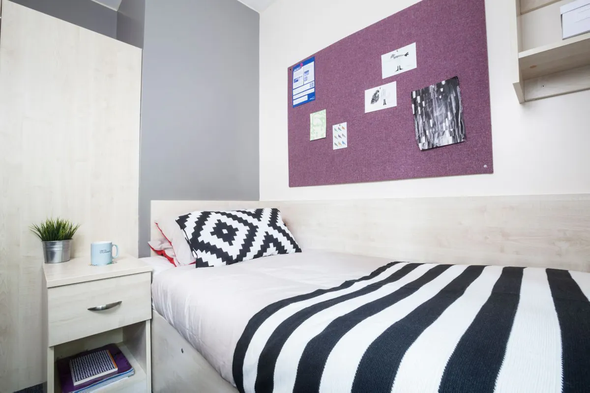 ROOM ROOM