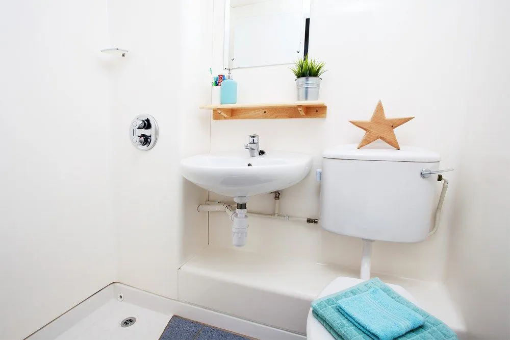 BATHROOM BATHROOM 4