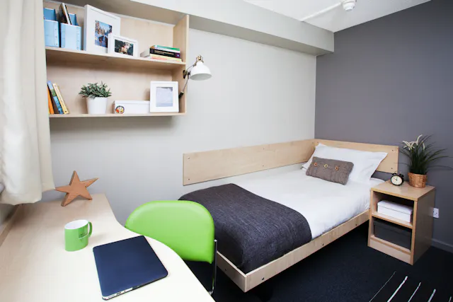 Studio Small High Double room image 1