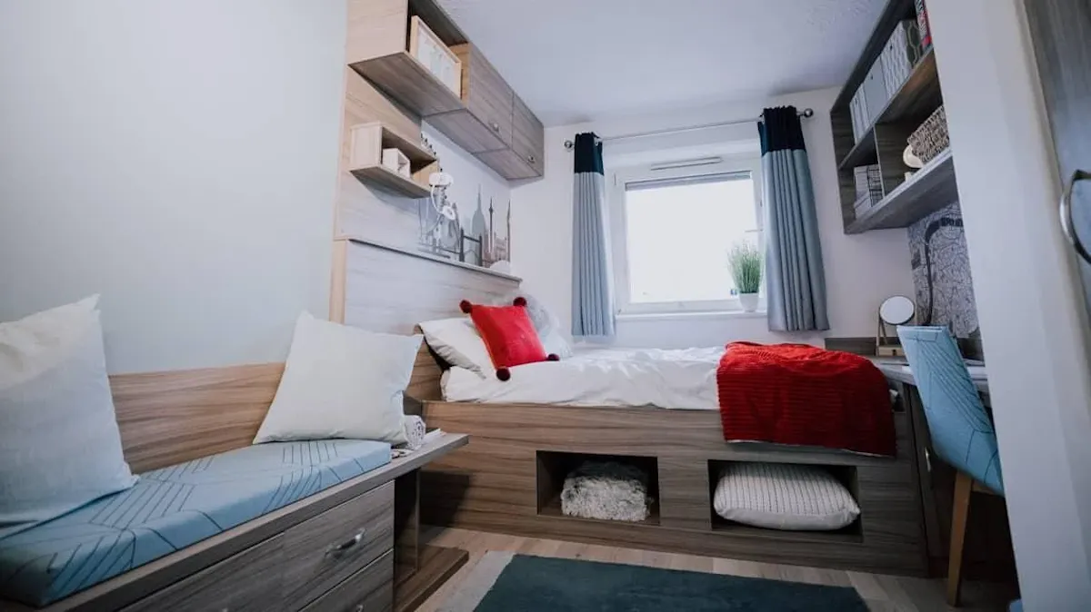 ROOM ROOM