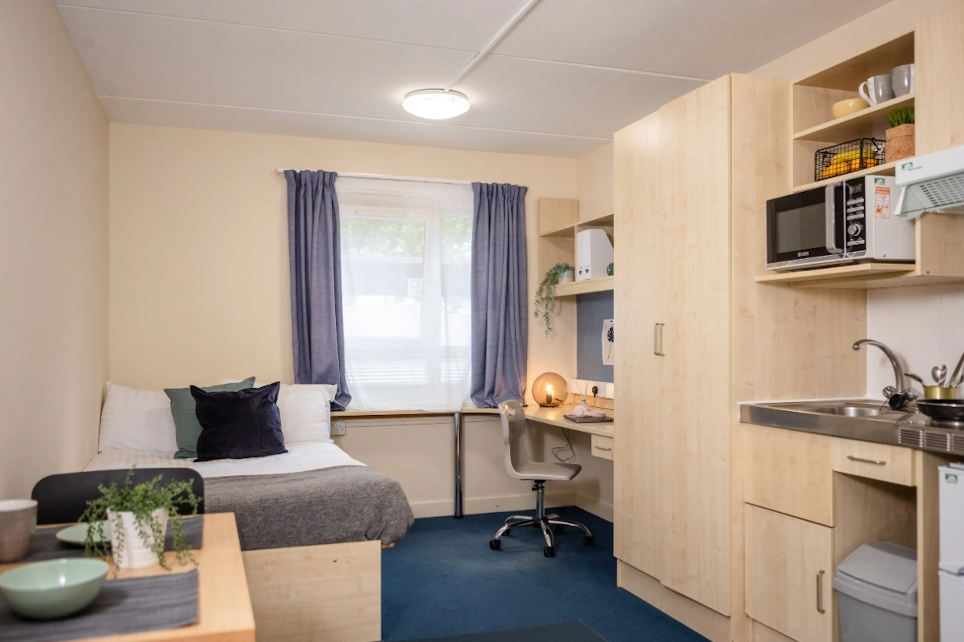 GRN - Silver Studio ROOM 4