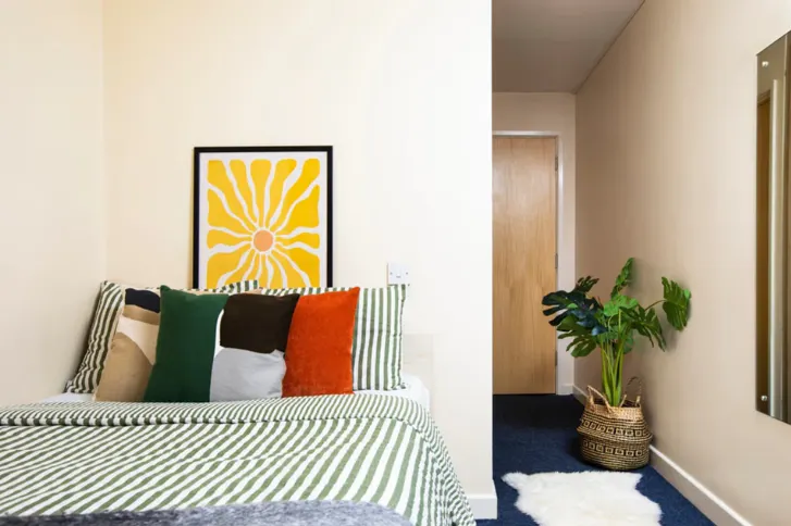 Ensuite: Three Bed Flat Large Standard Double