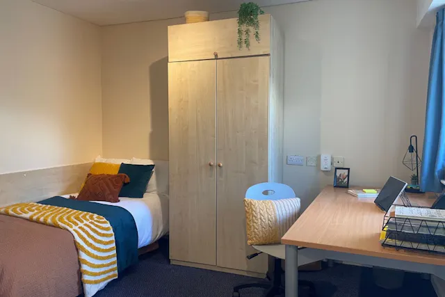Medium Studio X 1 room image 1