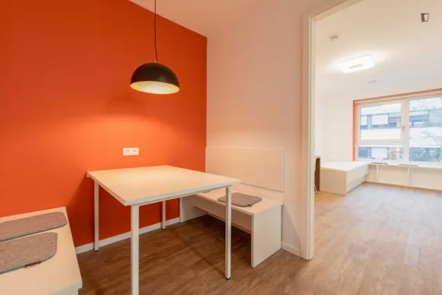 Very appealing single bedroom in Oberschöneweide room image 3
