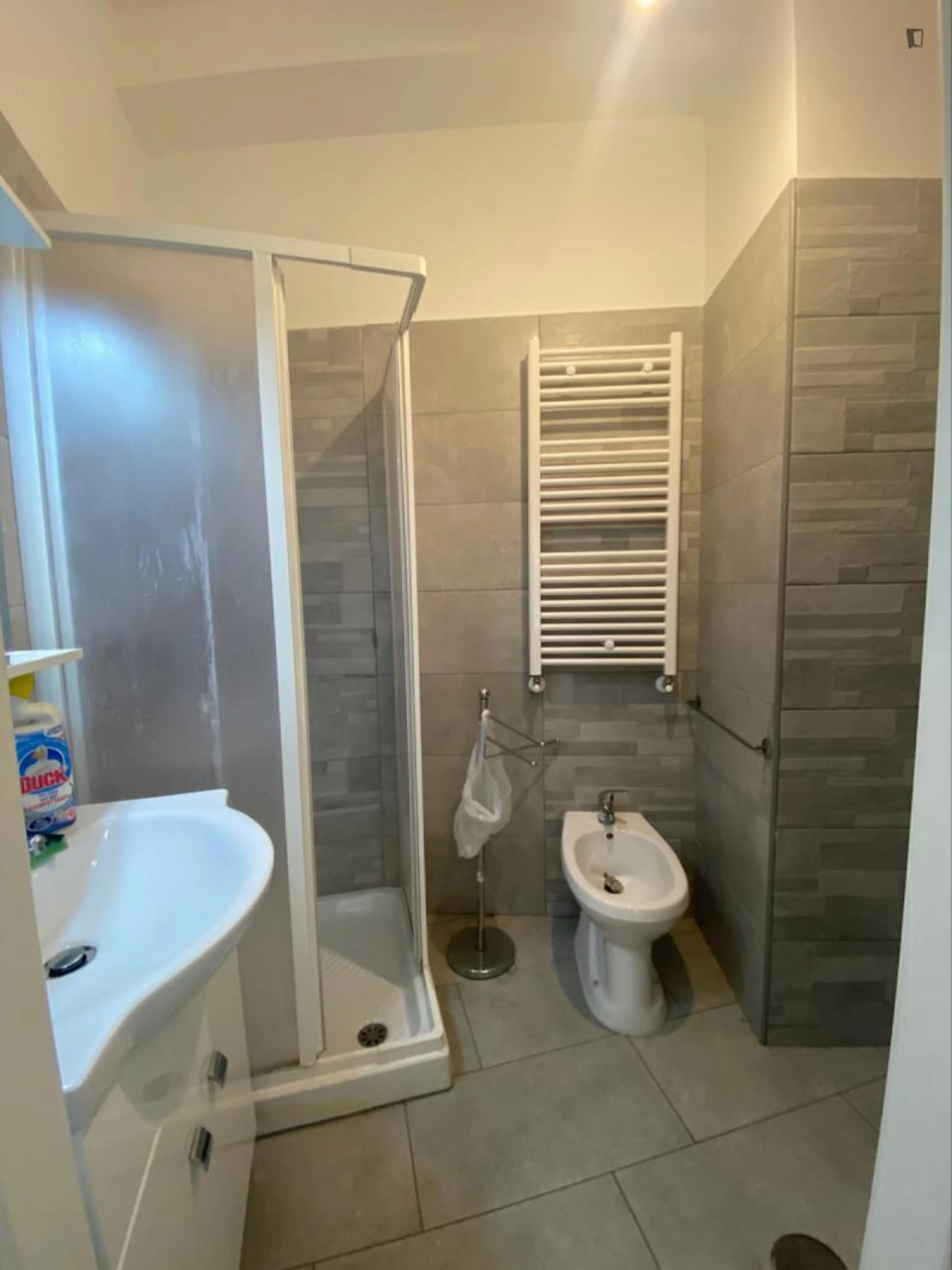 Airy Bedroom in a shared apartment in Rome BATHROOM 4