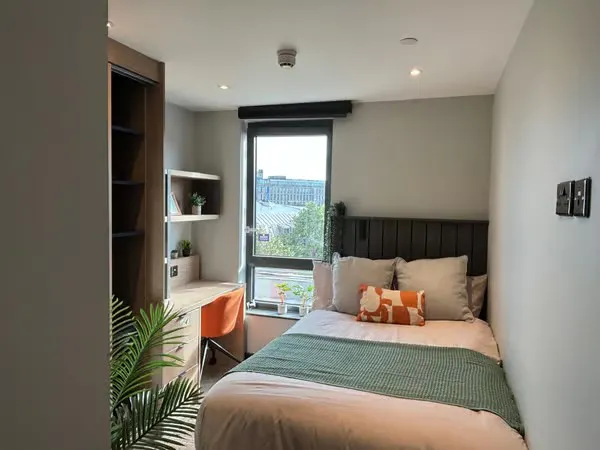 Modern Standard Ensuite