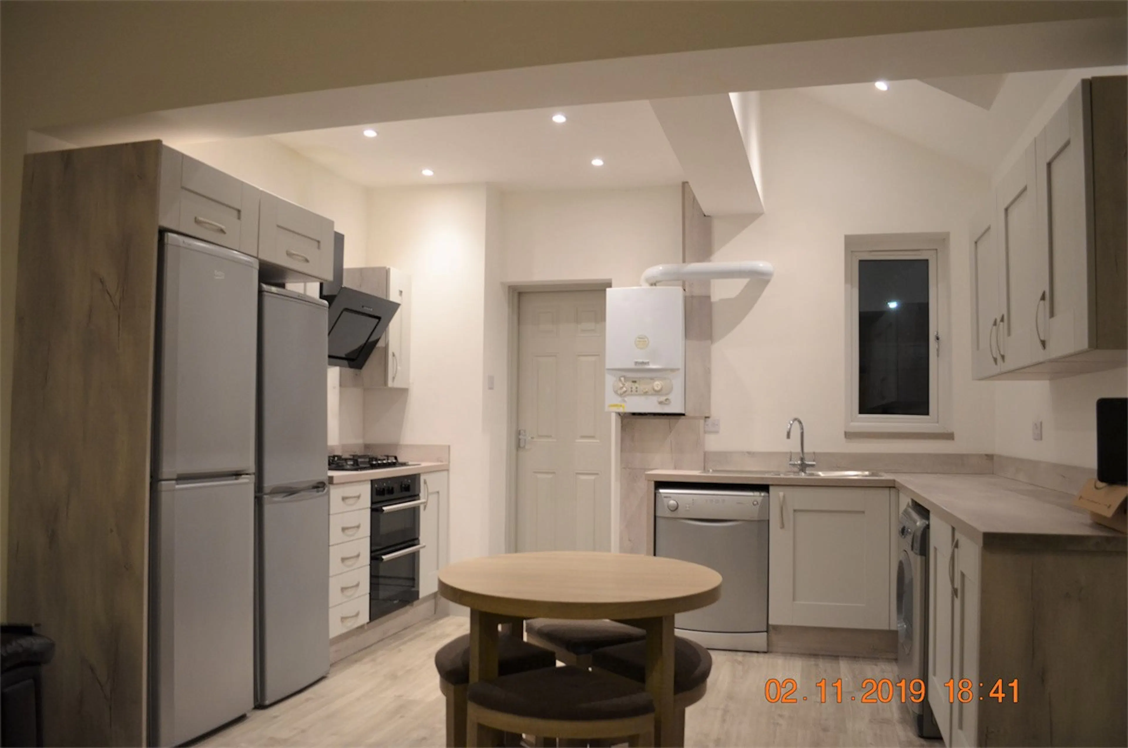 6 Bedroom Apartment KITCHEN 2